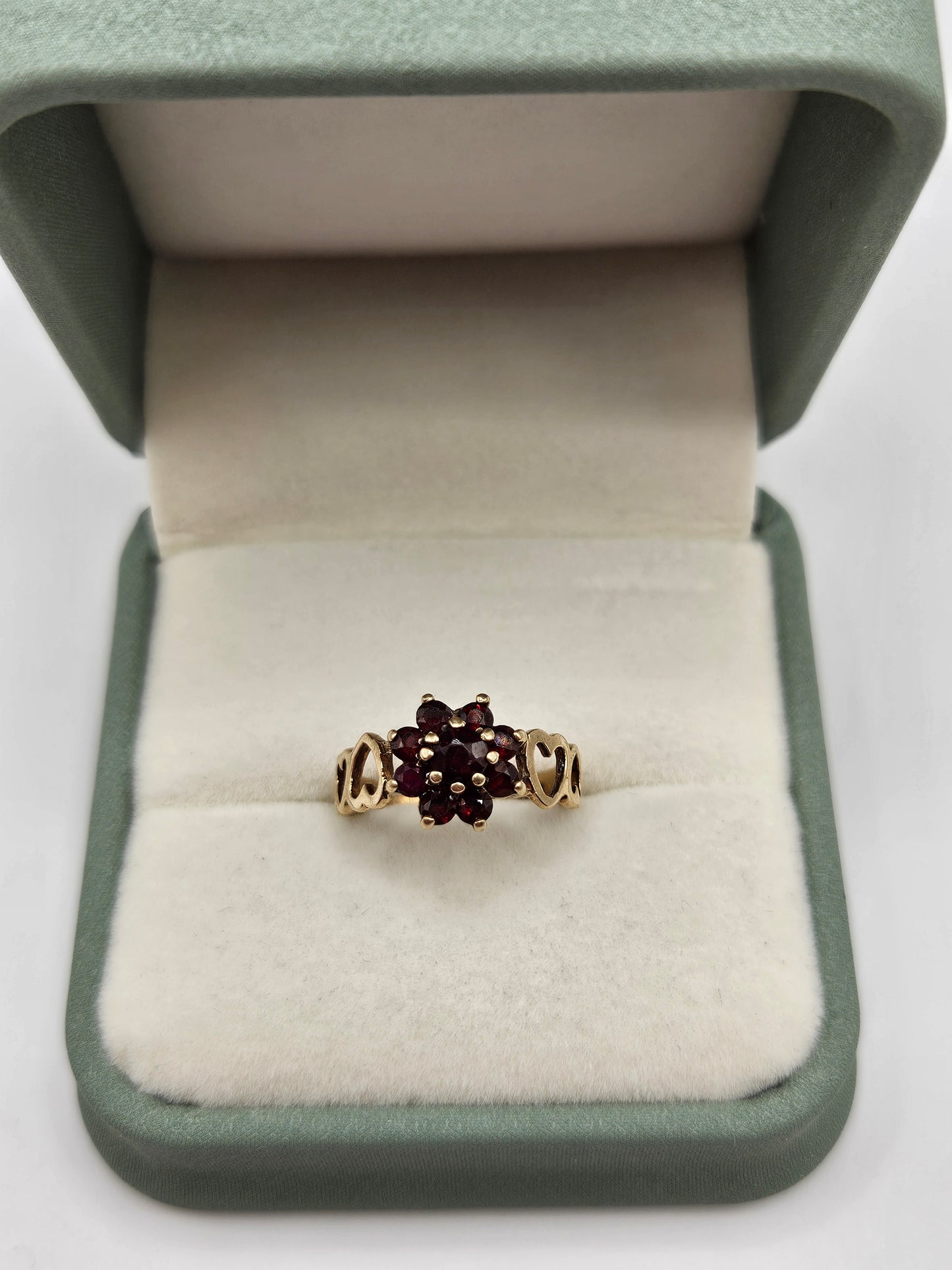 9ct gold garnet cluster ring