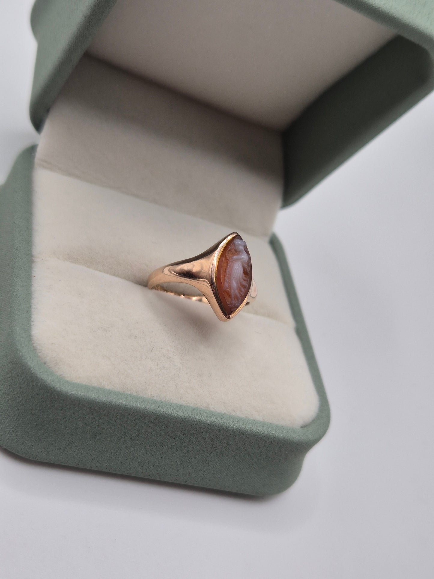 Antique 9ct rose gold hardstone cameo ring