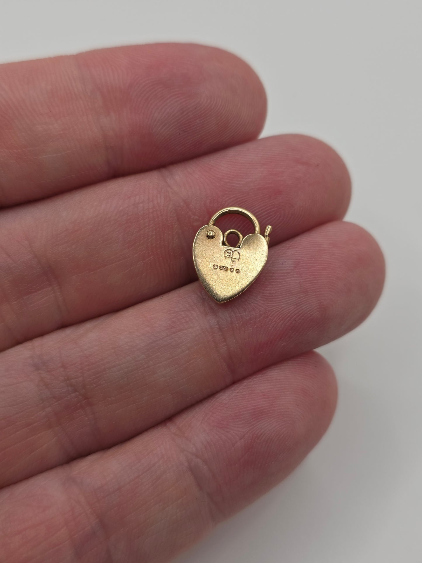 9ct gold padlock 52