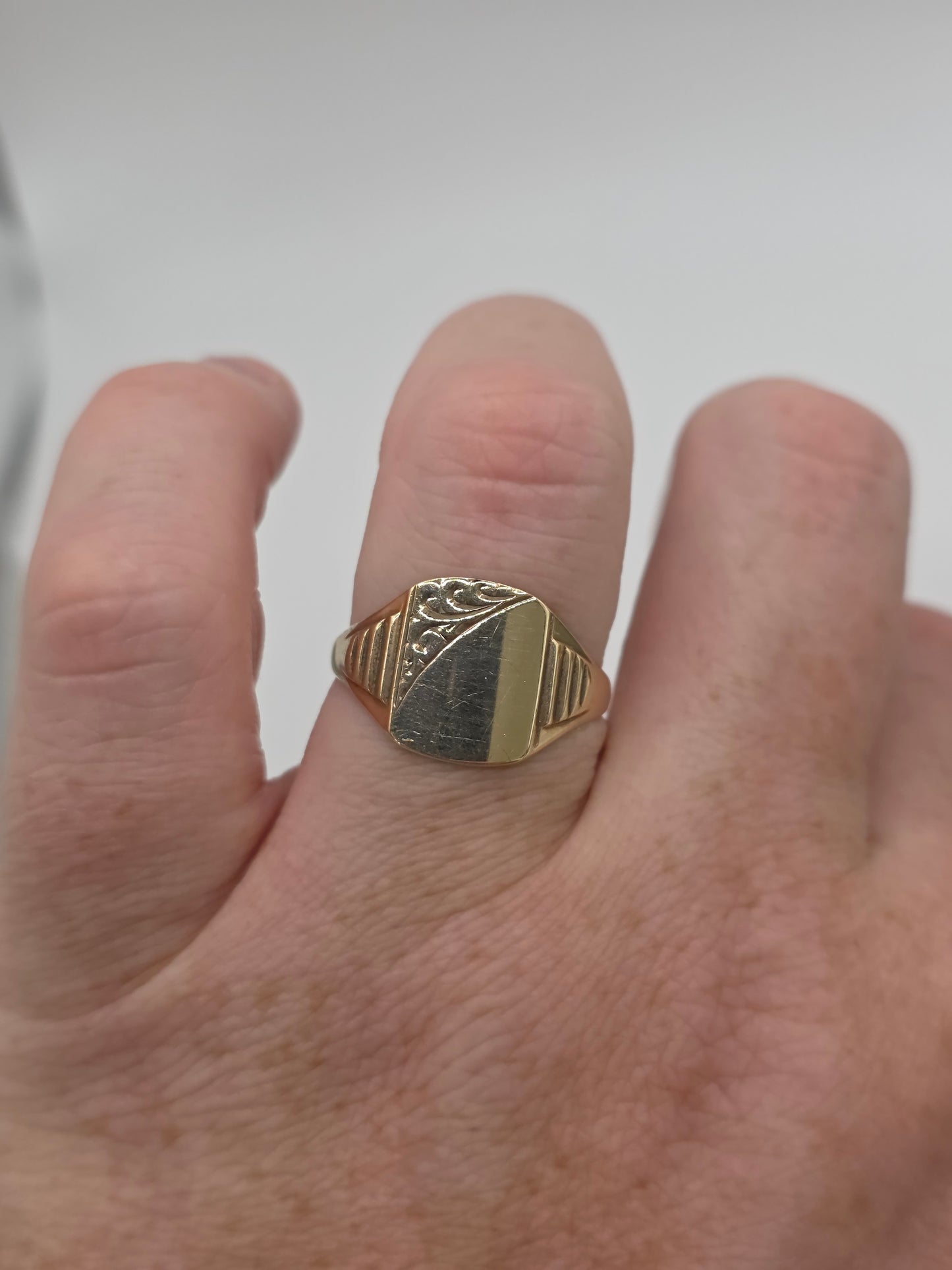 9ct gold signet ring