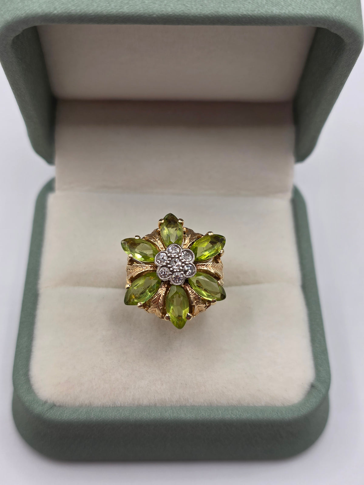 Vintage 9ct gold peridot and diamond ring