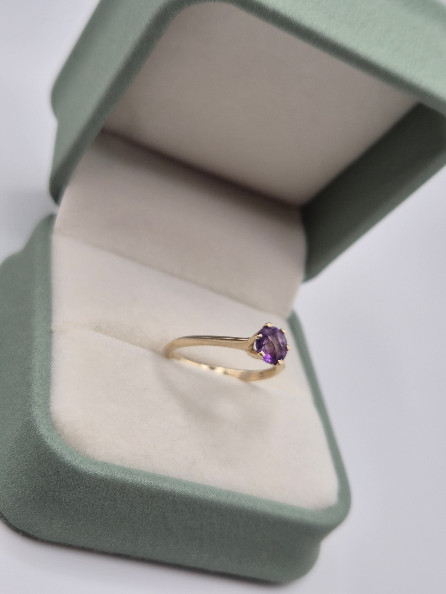 9ct gold amethyst ring