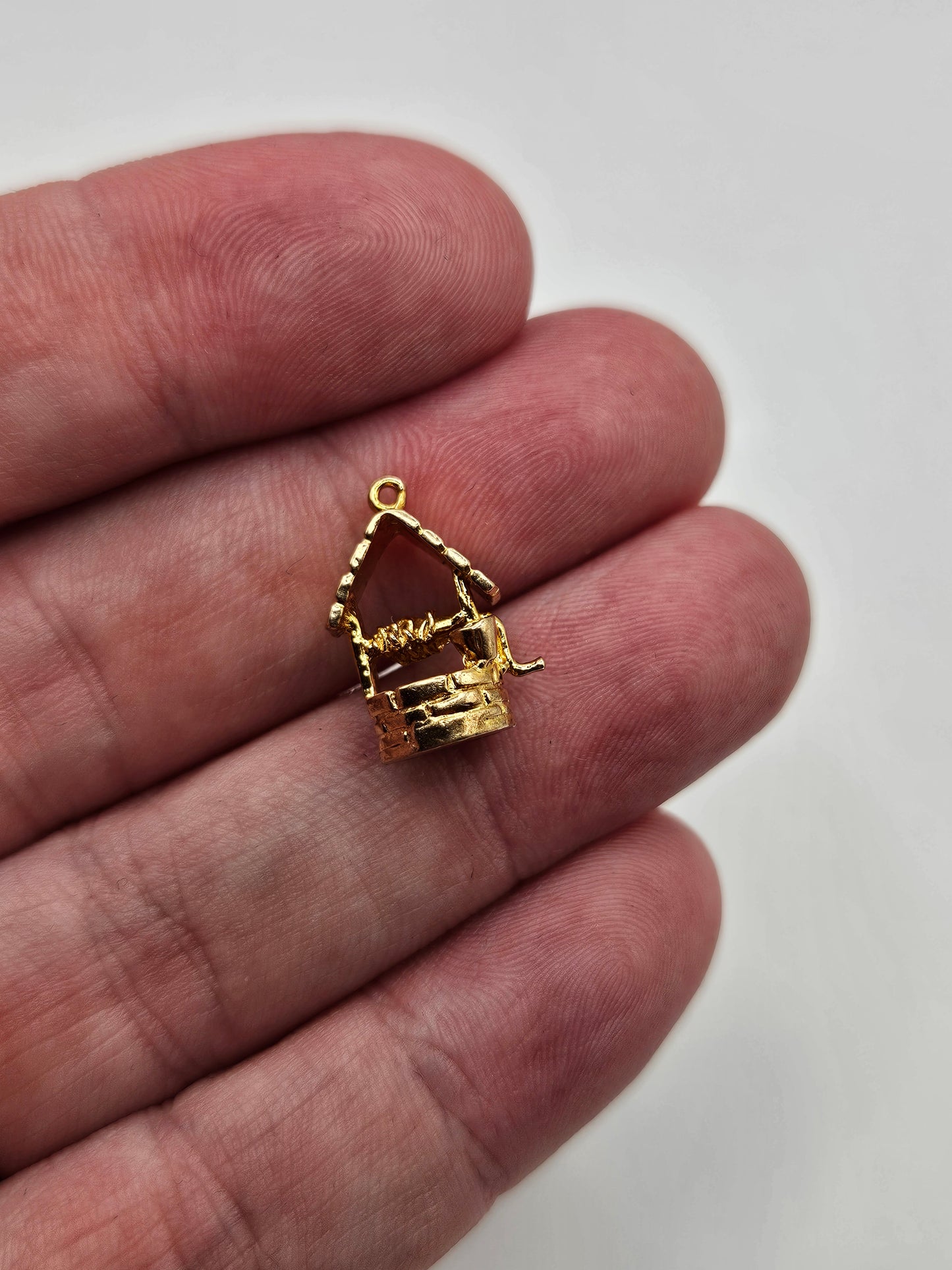 9ct gold wishing well charm