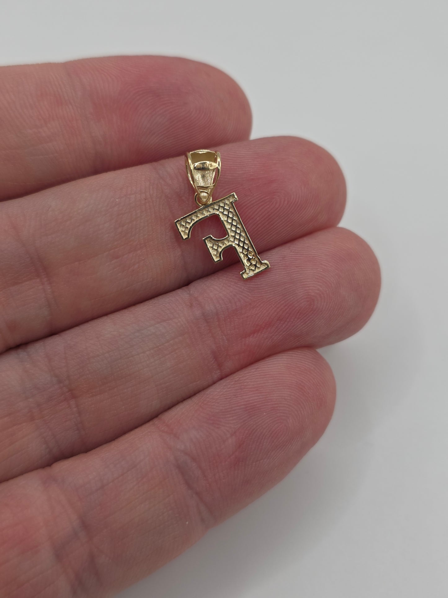 9ct gold initial F pendant