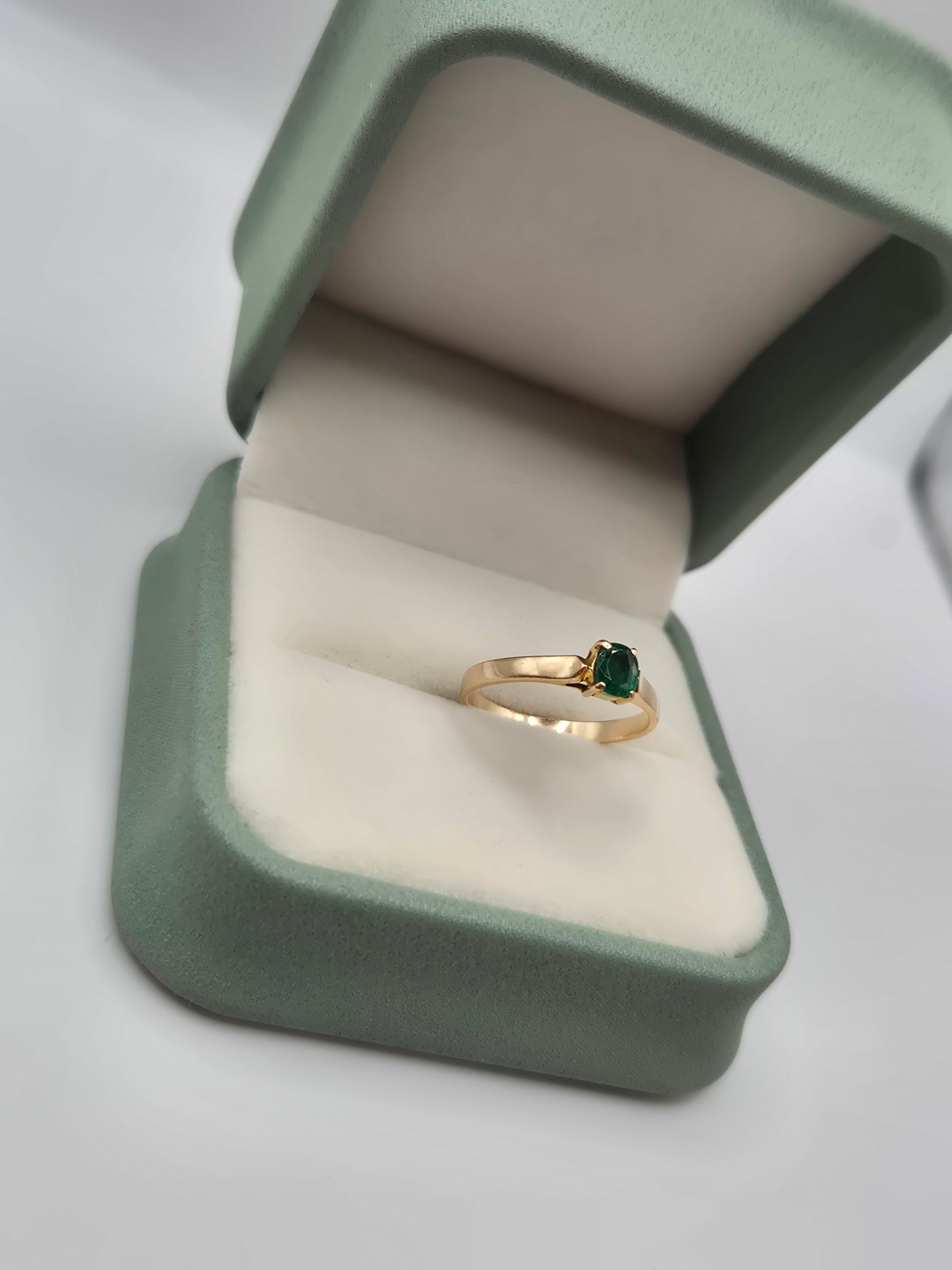 9ct gold emerald ring