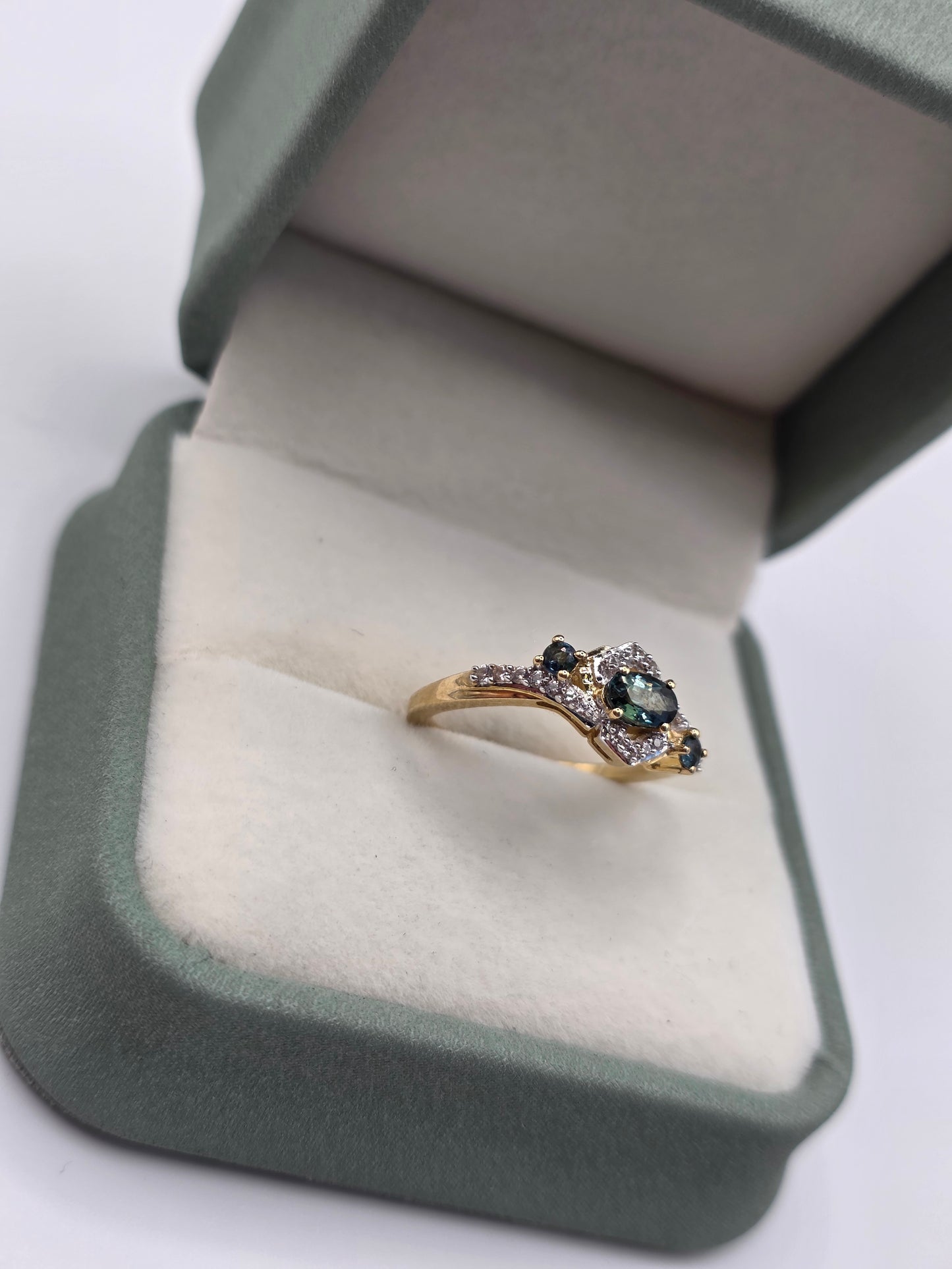 9ct gold sapphire and spinel ring