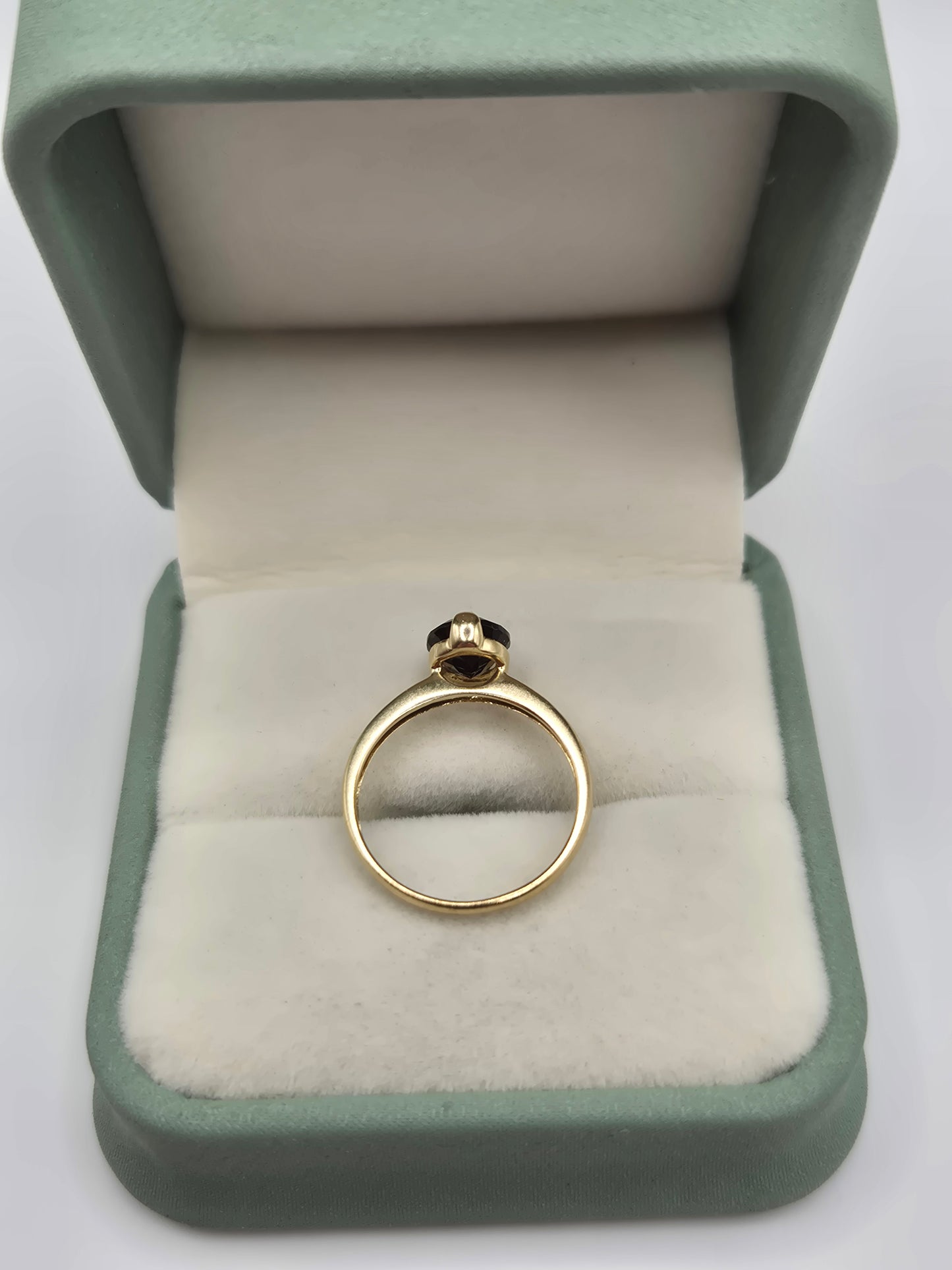 9ct gold quartz ring