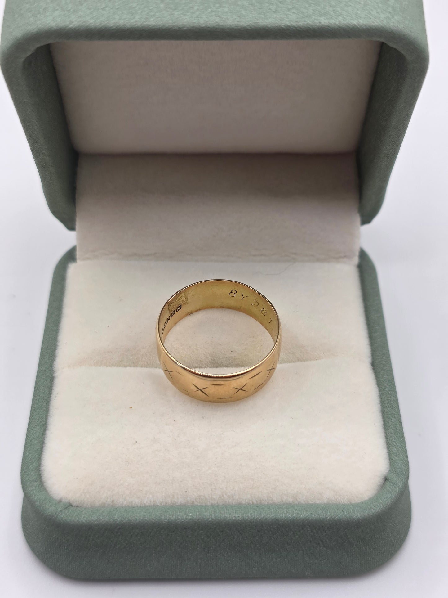 9ct gold patterned band ring