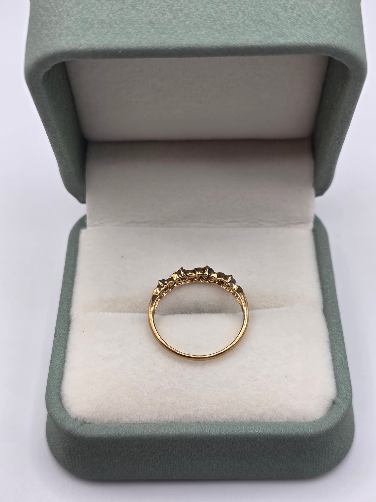 9ct gold tanzanite and diamond ring