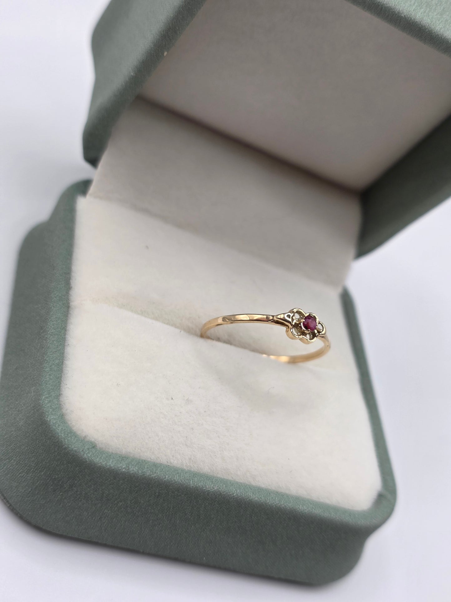 9ct gold ruby ring