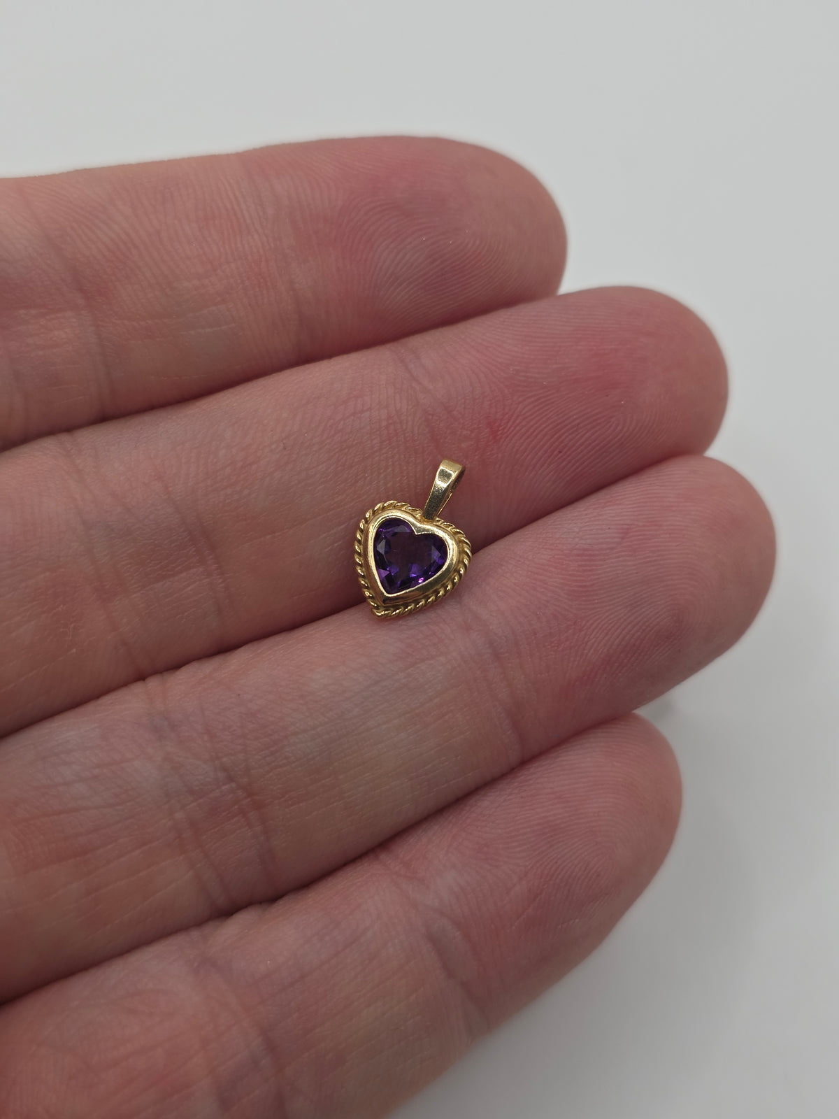 9ct gold amethyst heart pendant