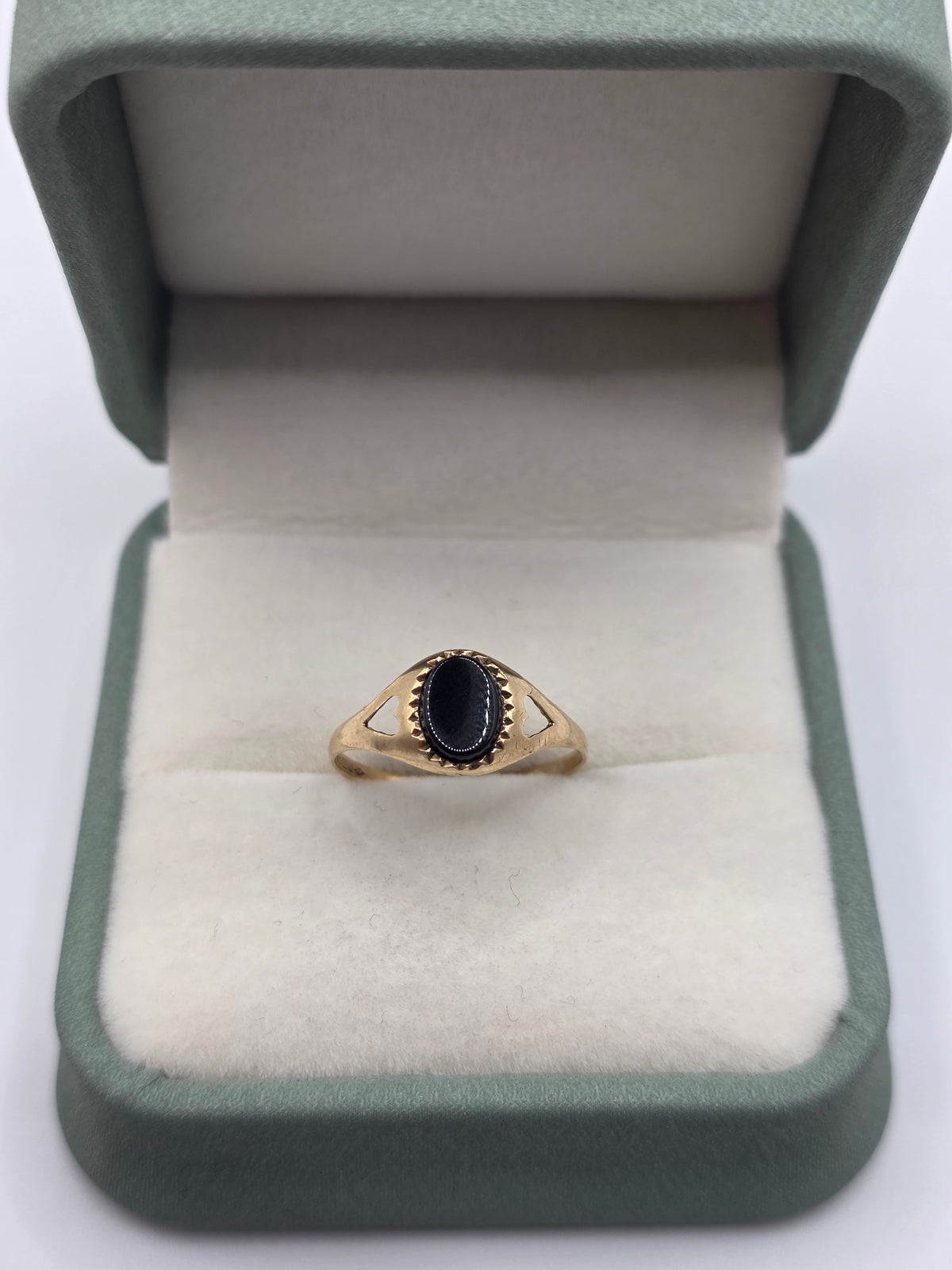 9ct gold onyx ring