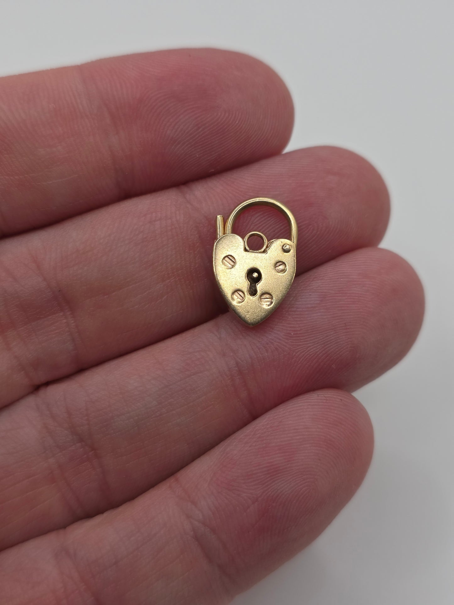 9ct gold padlock 46