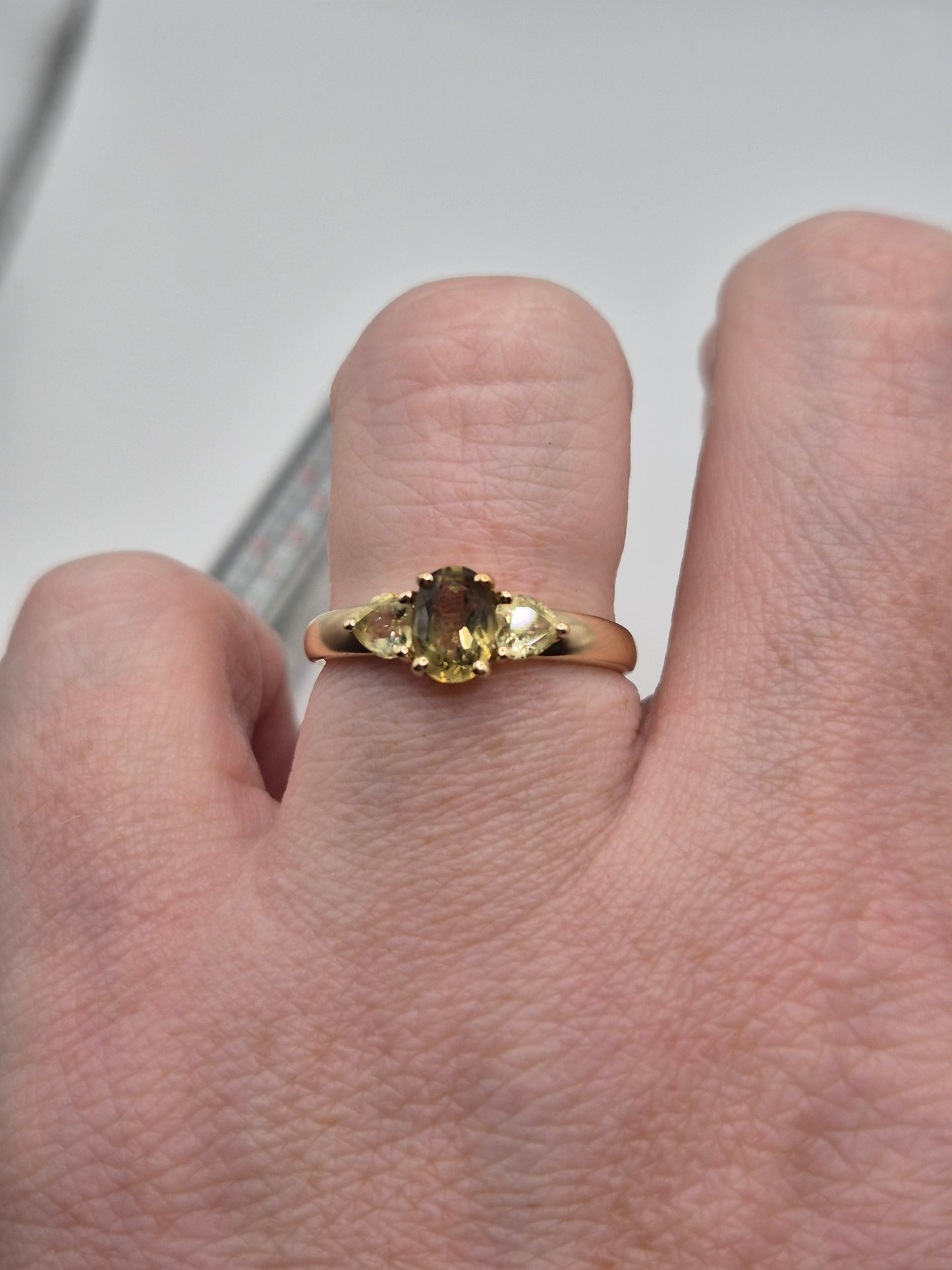 9ct gold peridot ring