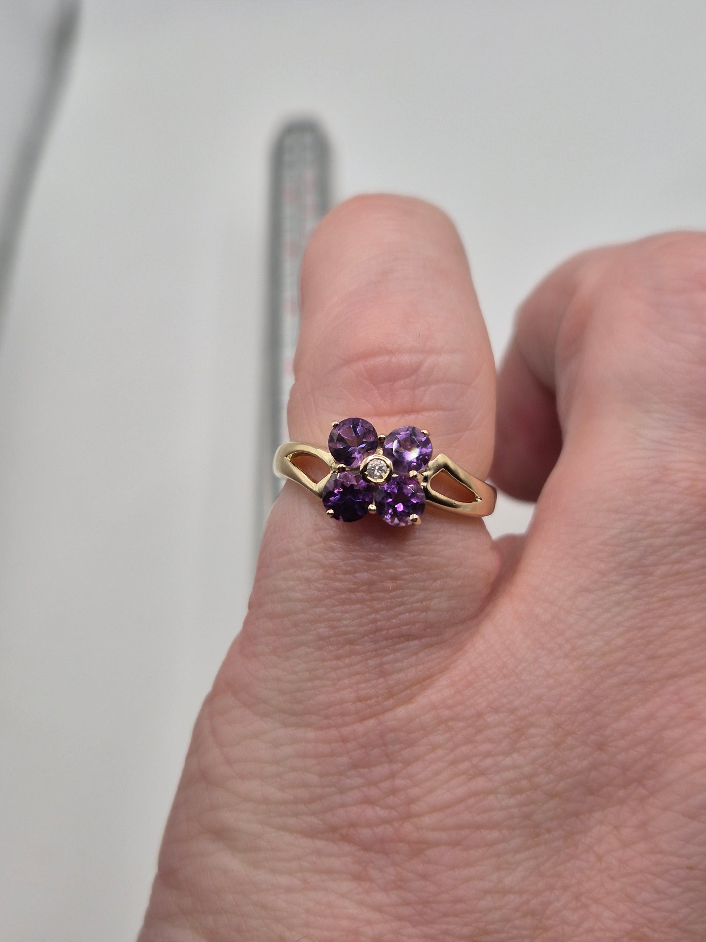 9ct gold amethyst and diamond ring