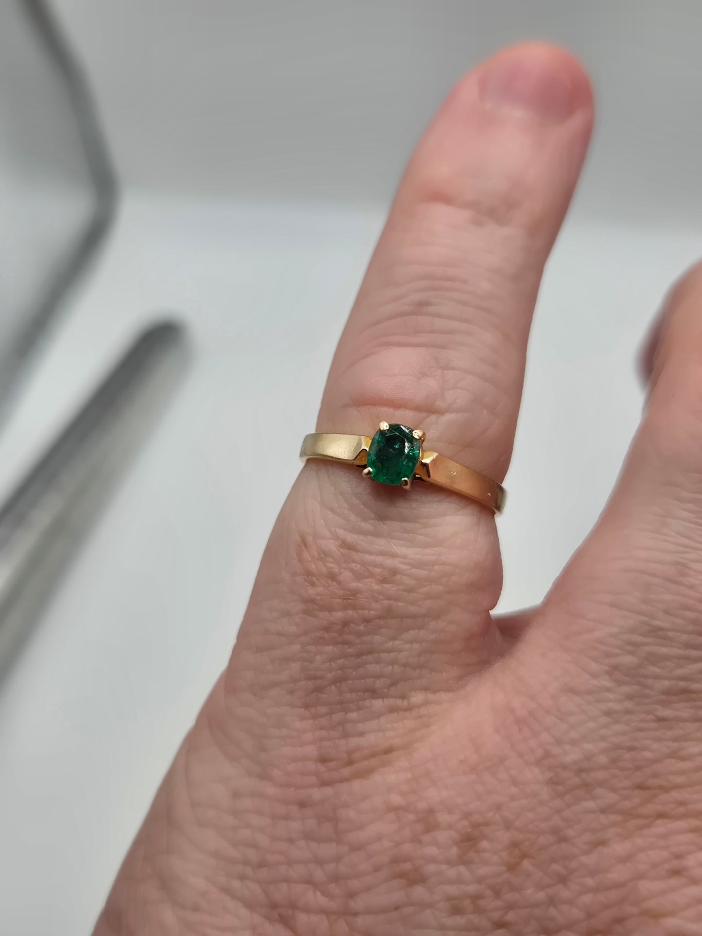 9ct gold emerald ring