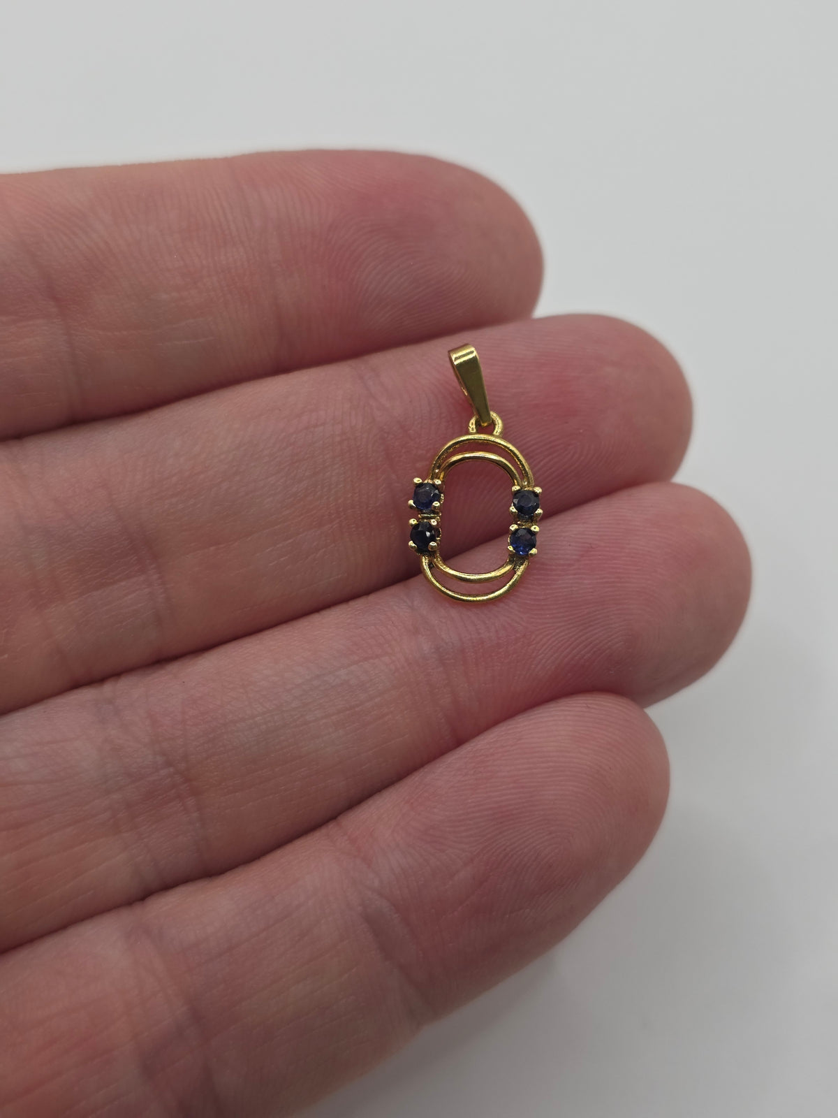 9ct gold sapphire pendant