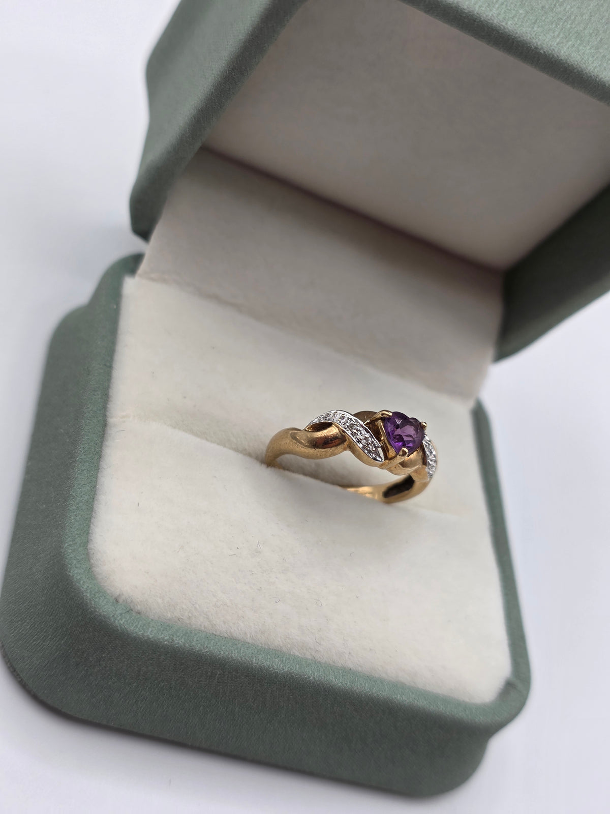 9ct gold amethyst and diamond ring