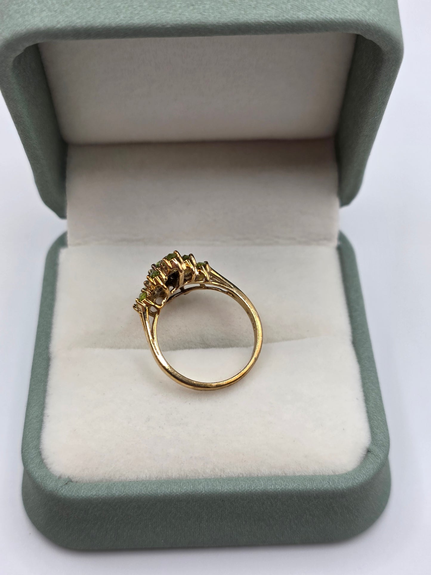 9ct gold peridot and diamond ring