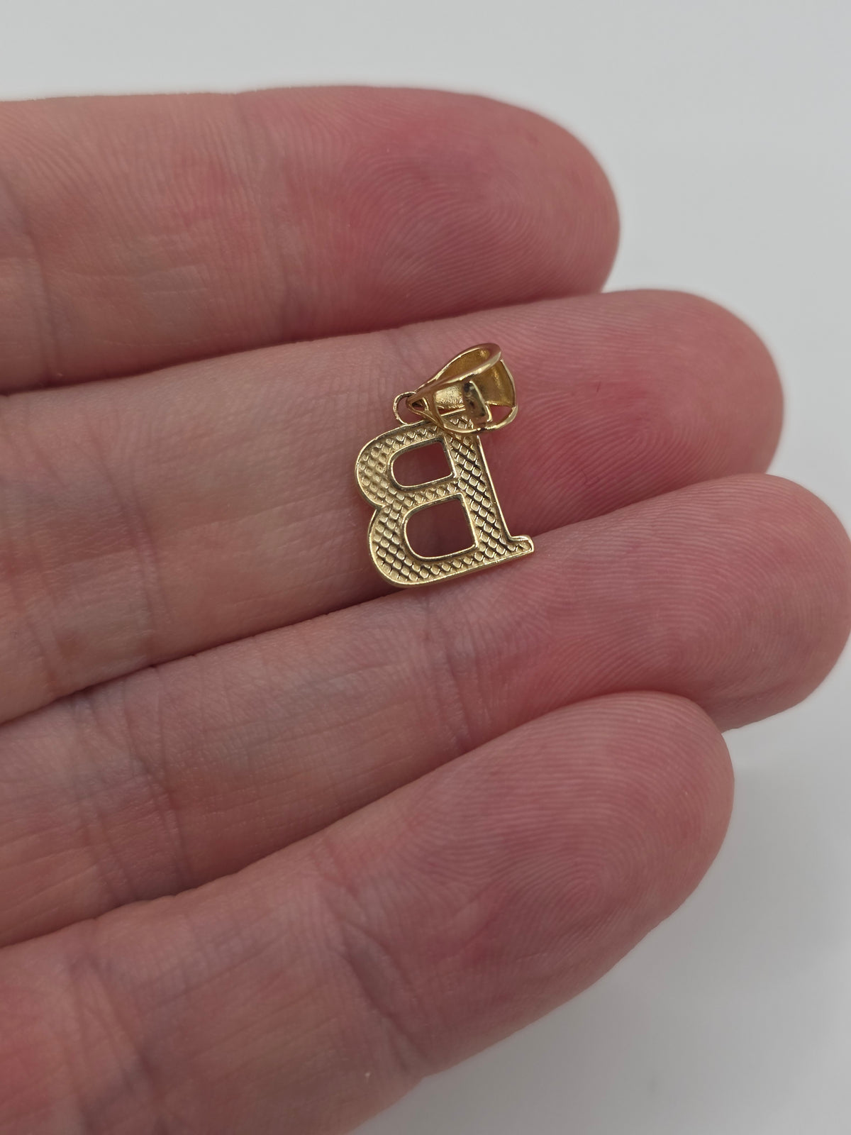 9ct gold initial B pendant