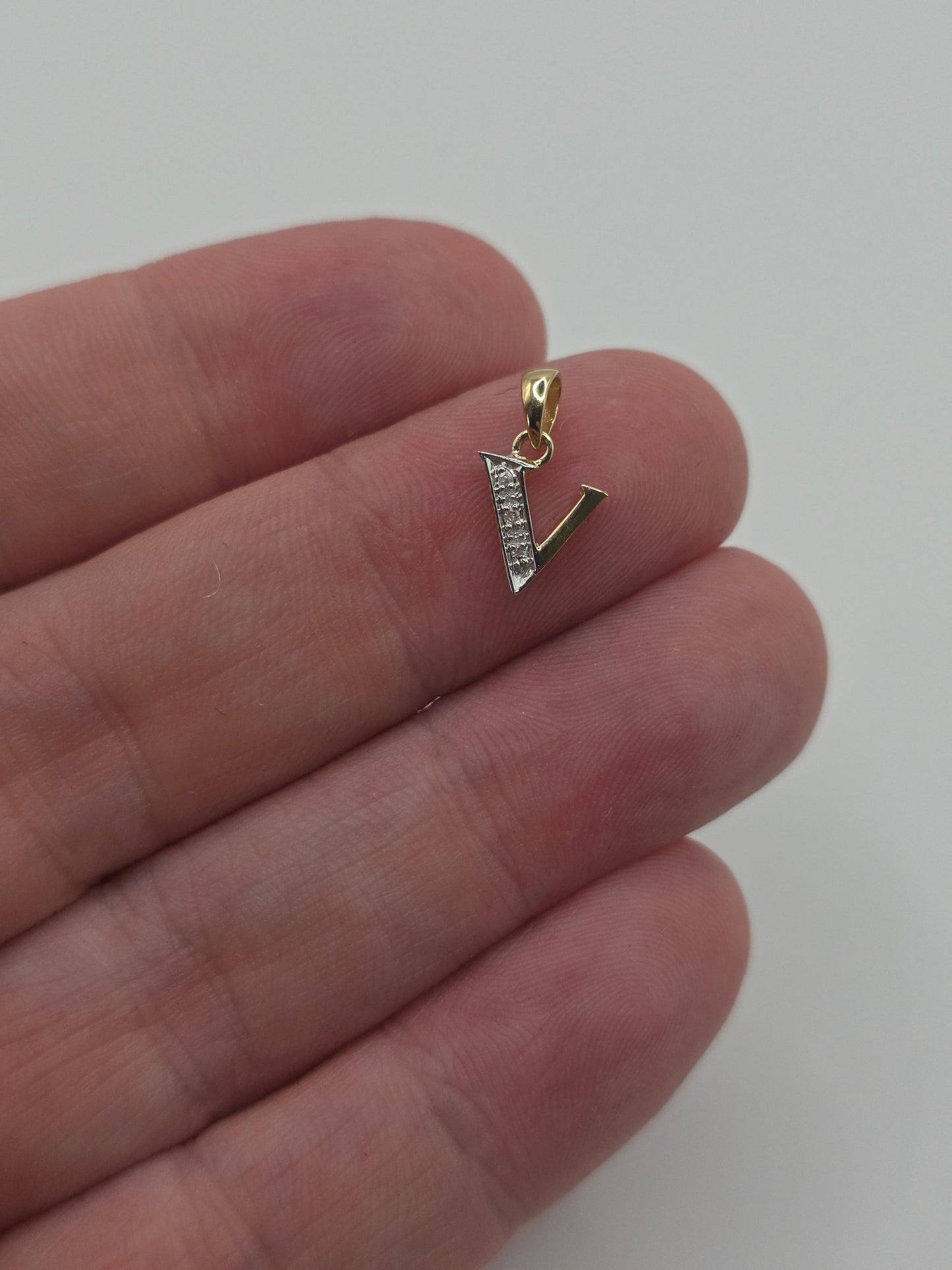 9ct gold diamond initial V pendant