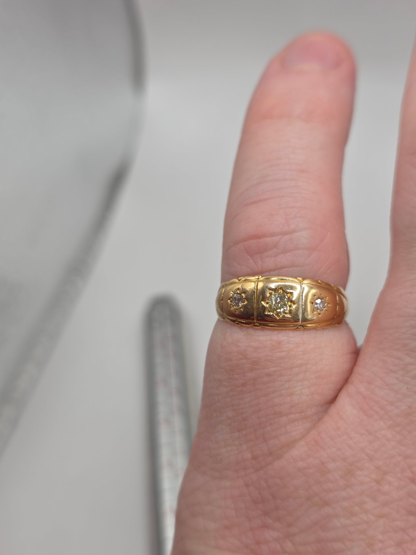 18ct gold diamond gypsy ring