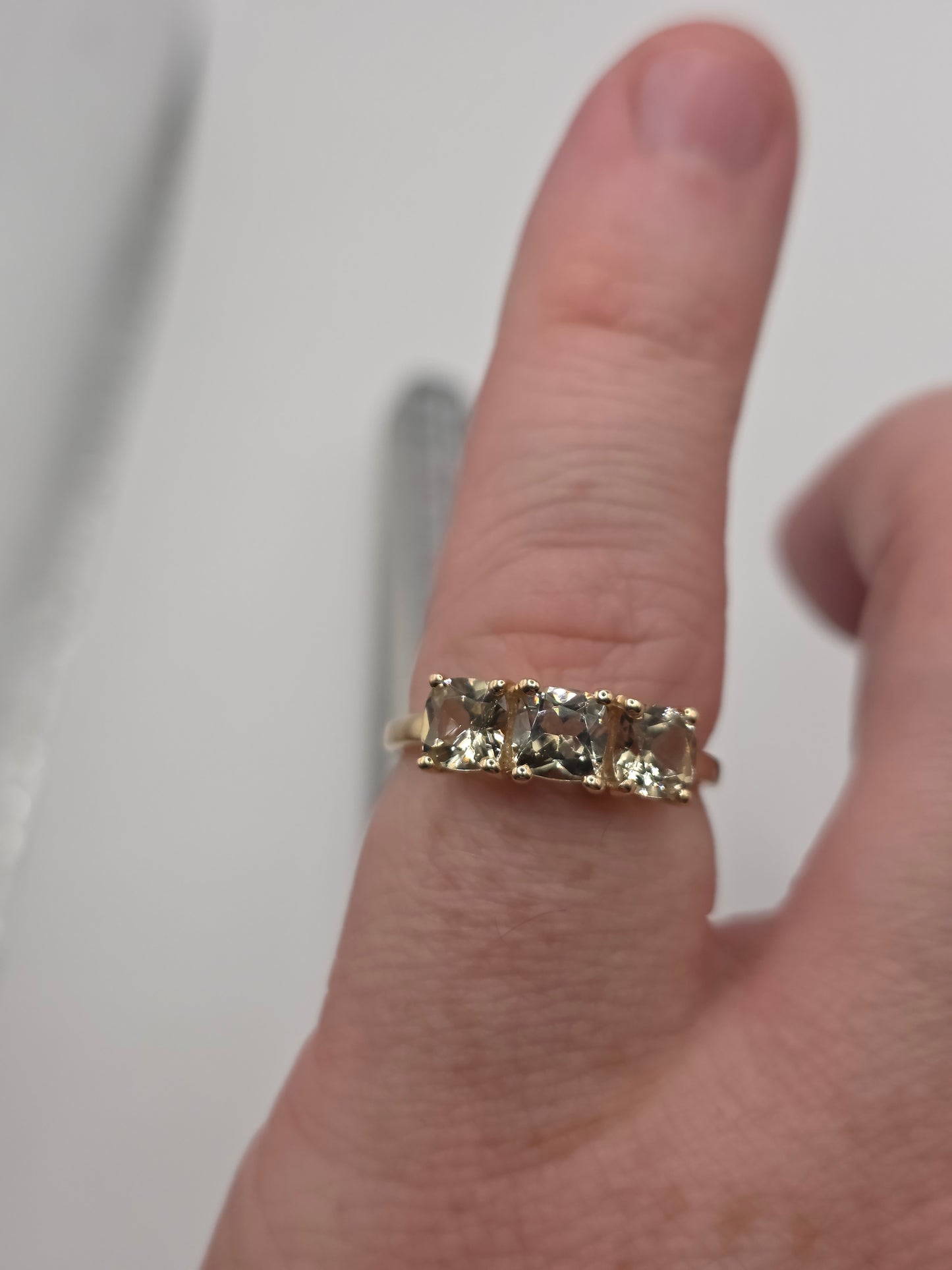 9ct gold topaz ring