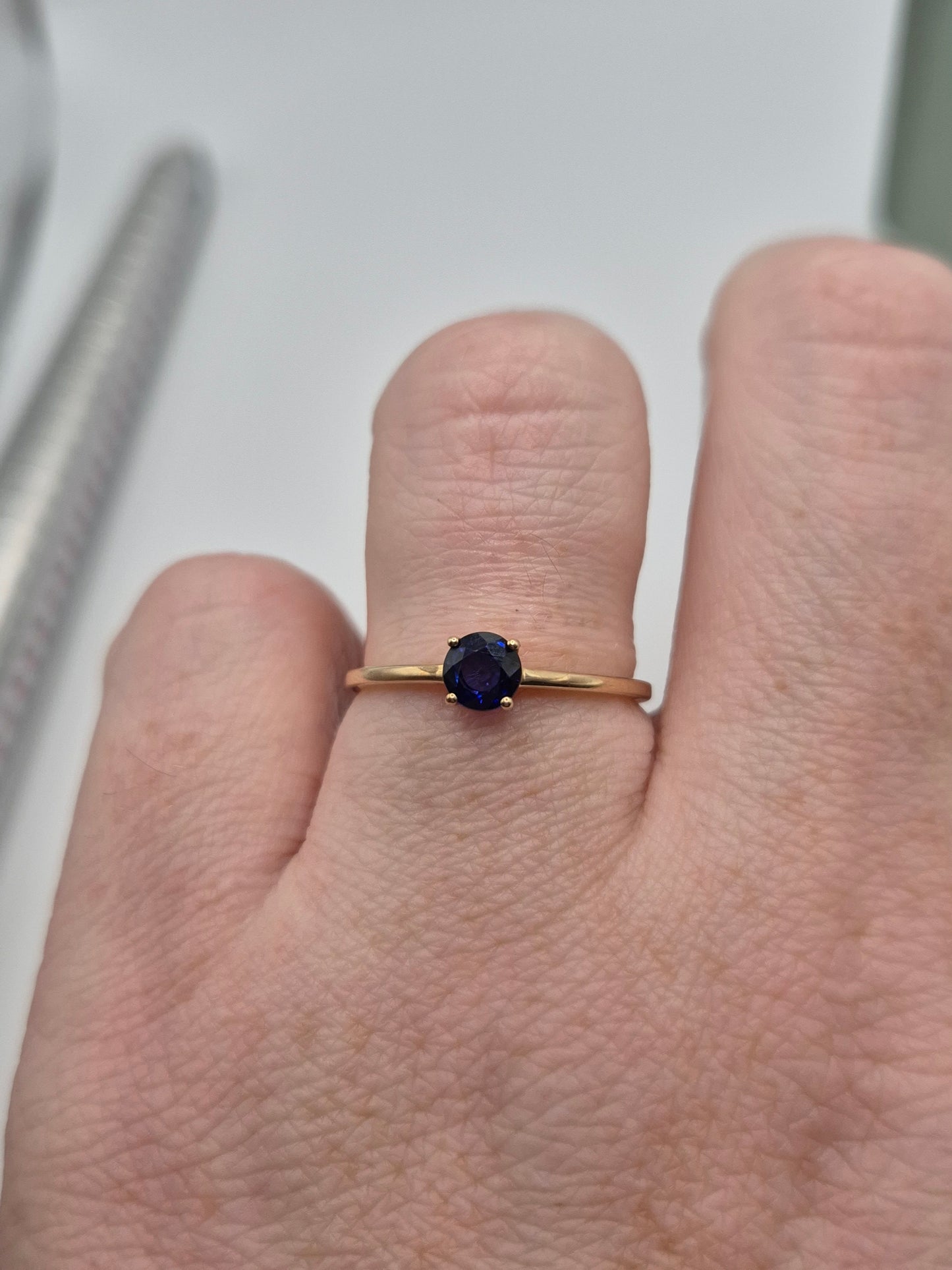 9ct gold sapphire ring
