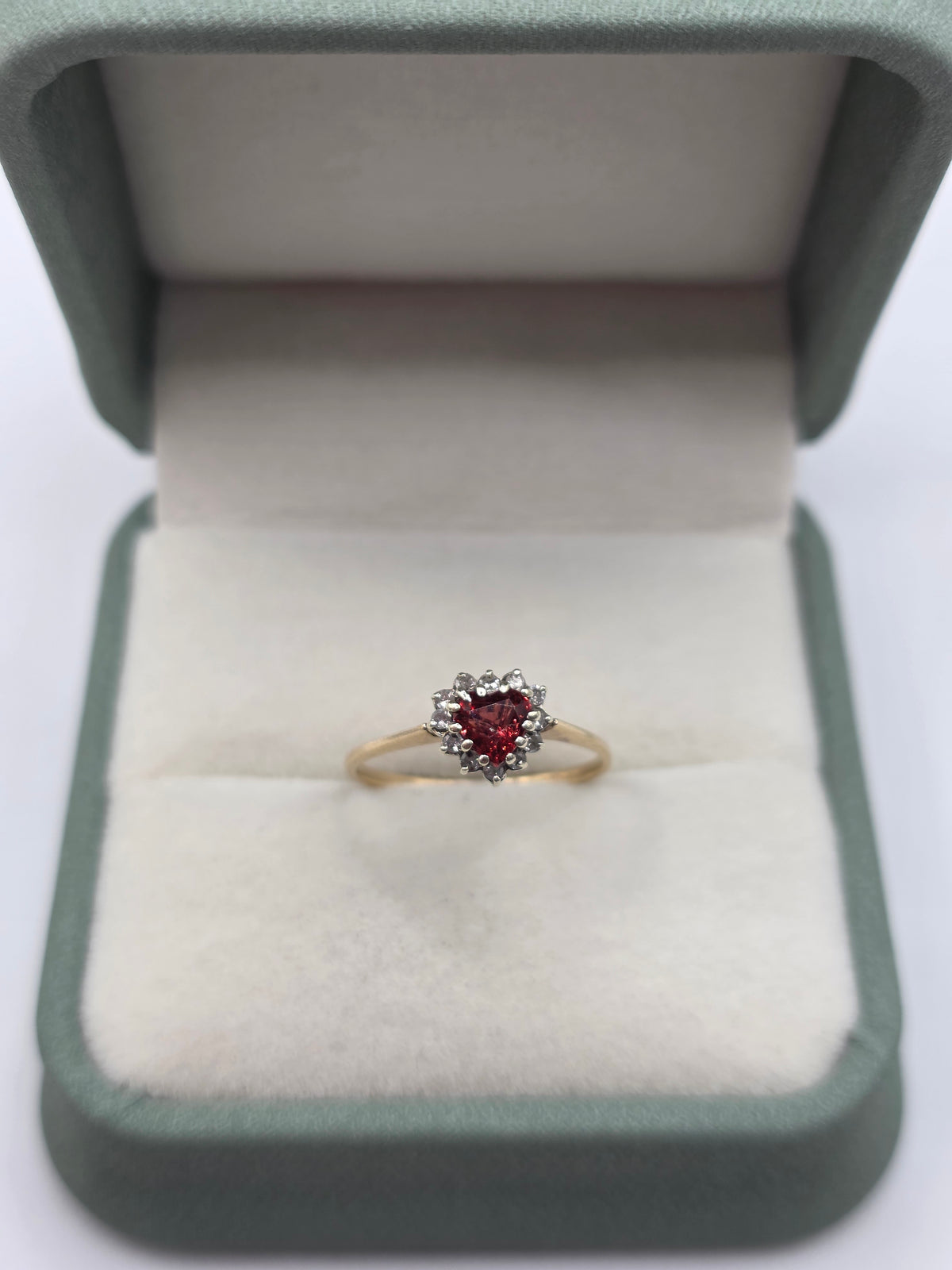 9ct gold garnet and diamond ring