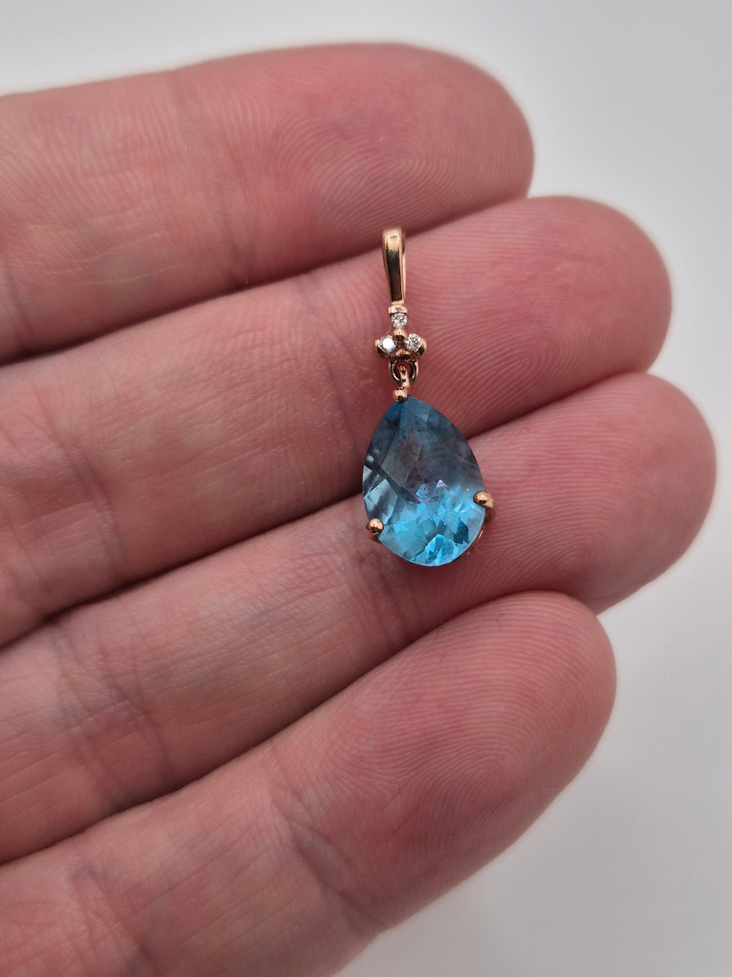 9ct gold topaz and diamond pendant