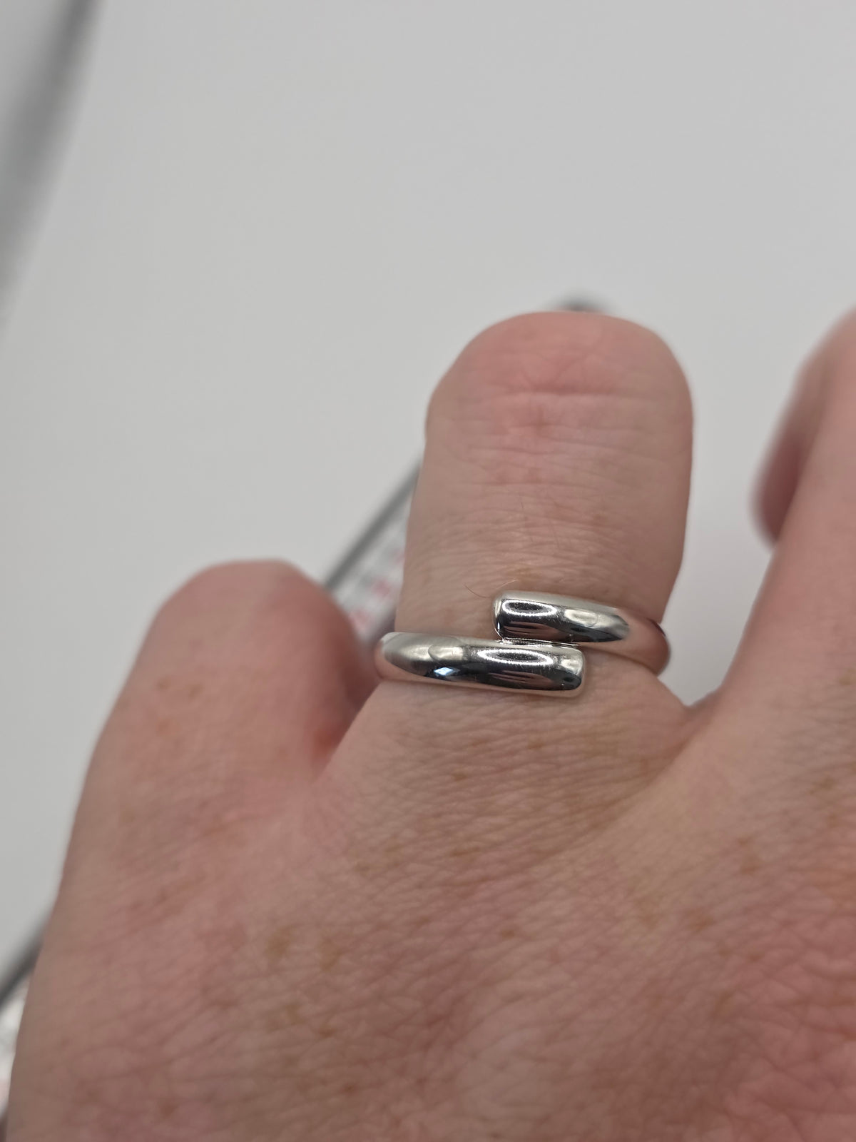 9ct white gold ring