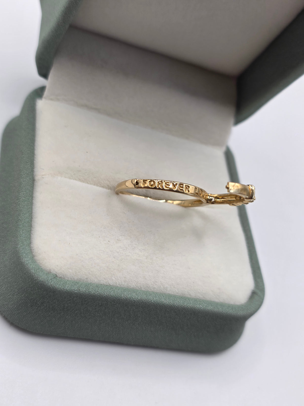 9ct gold "forever love" diamond ring