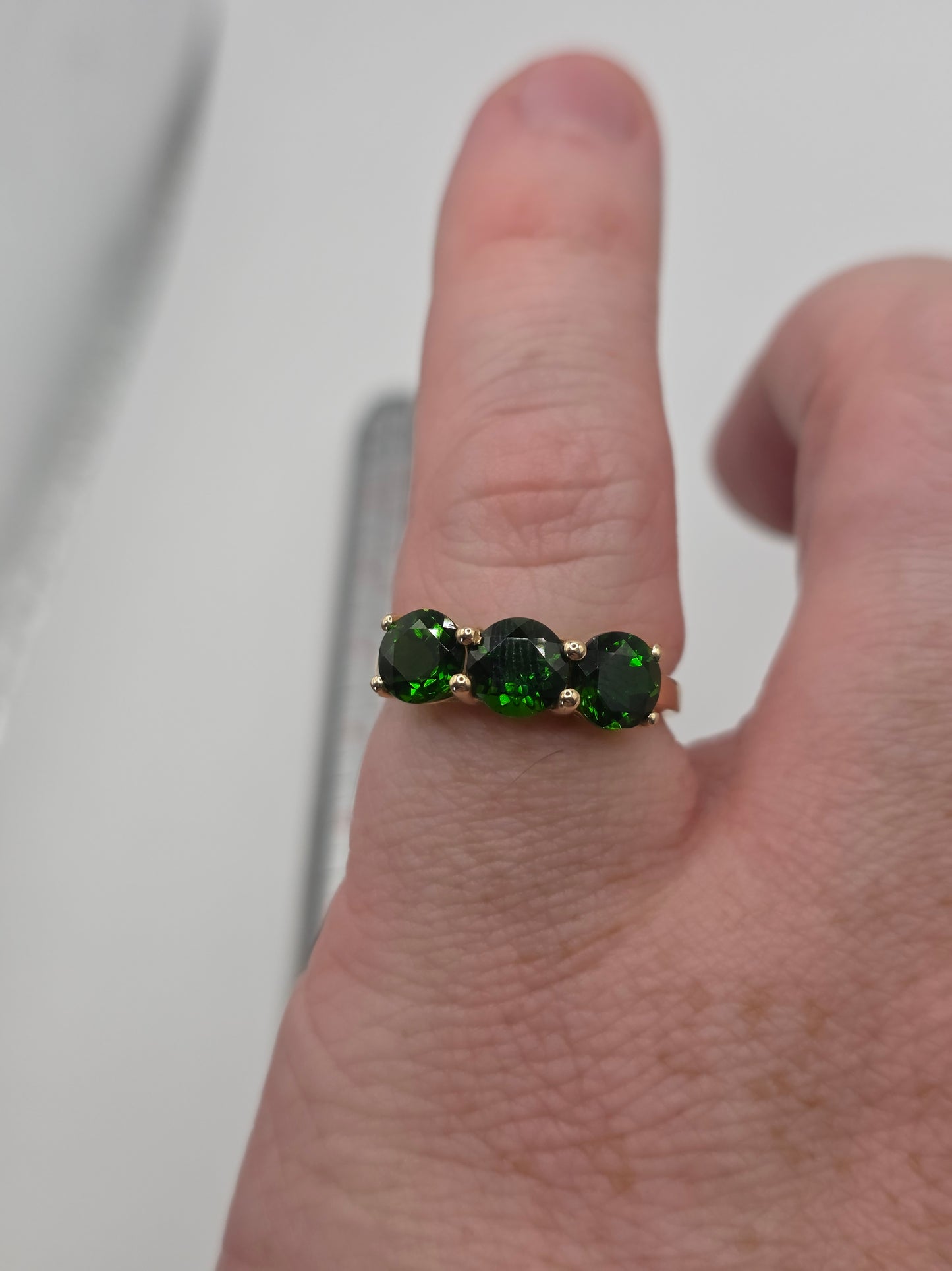 9ct gold diopside ring