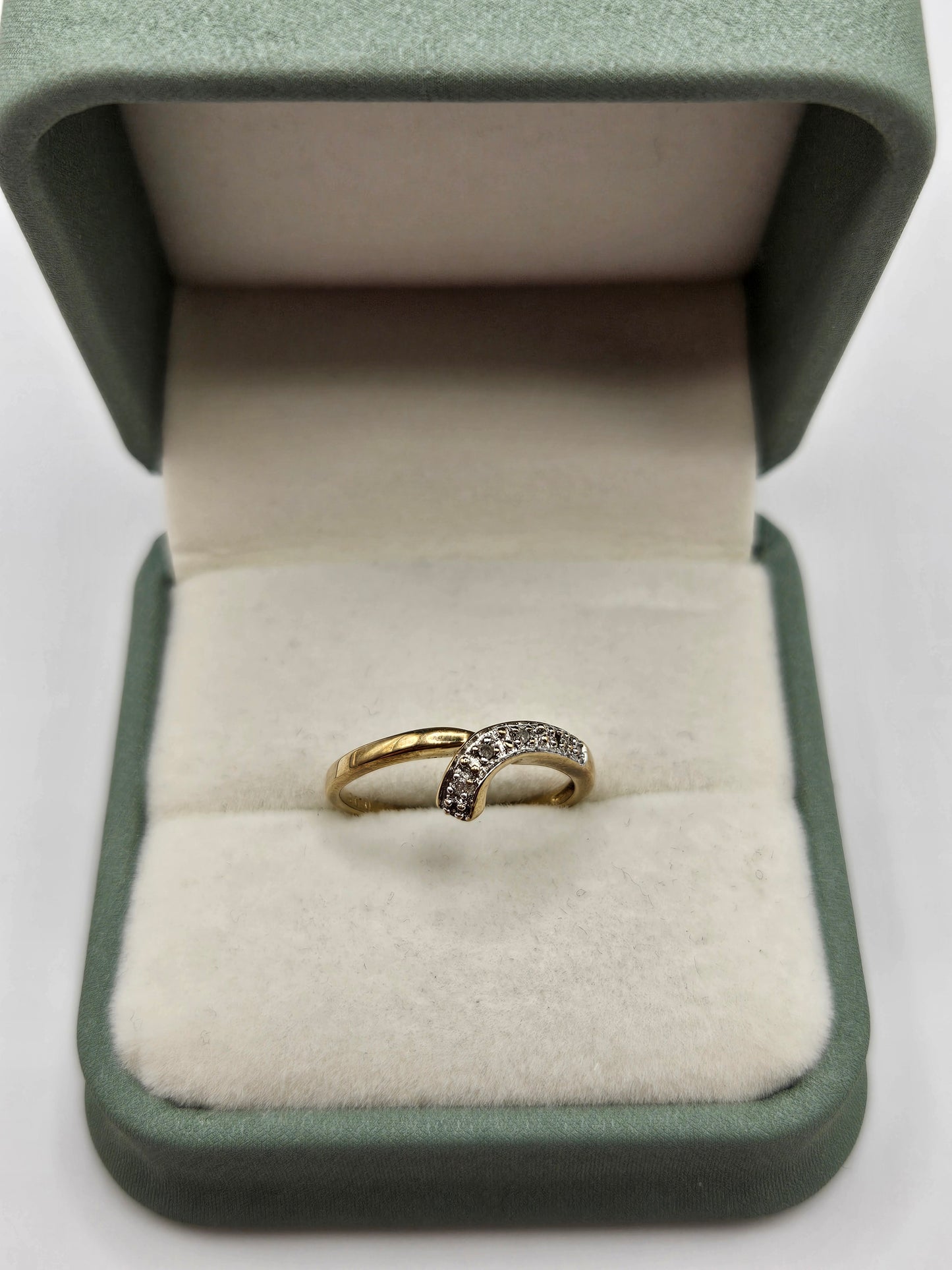 9ct gold diamond ring