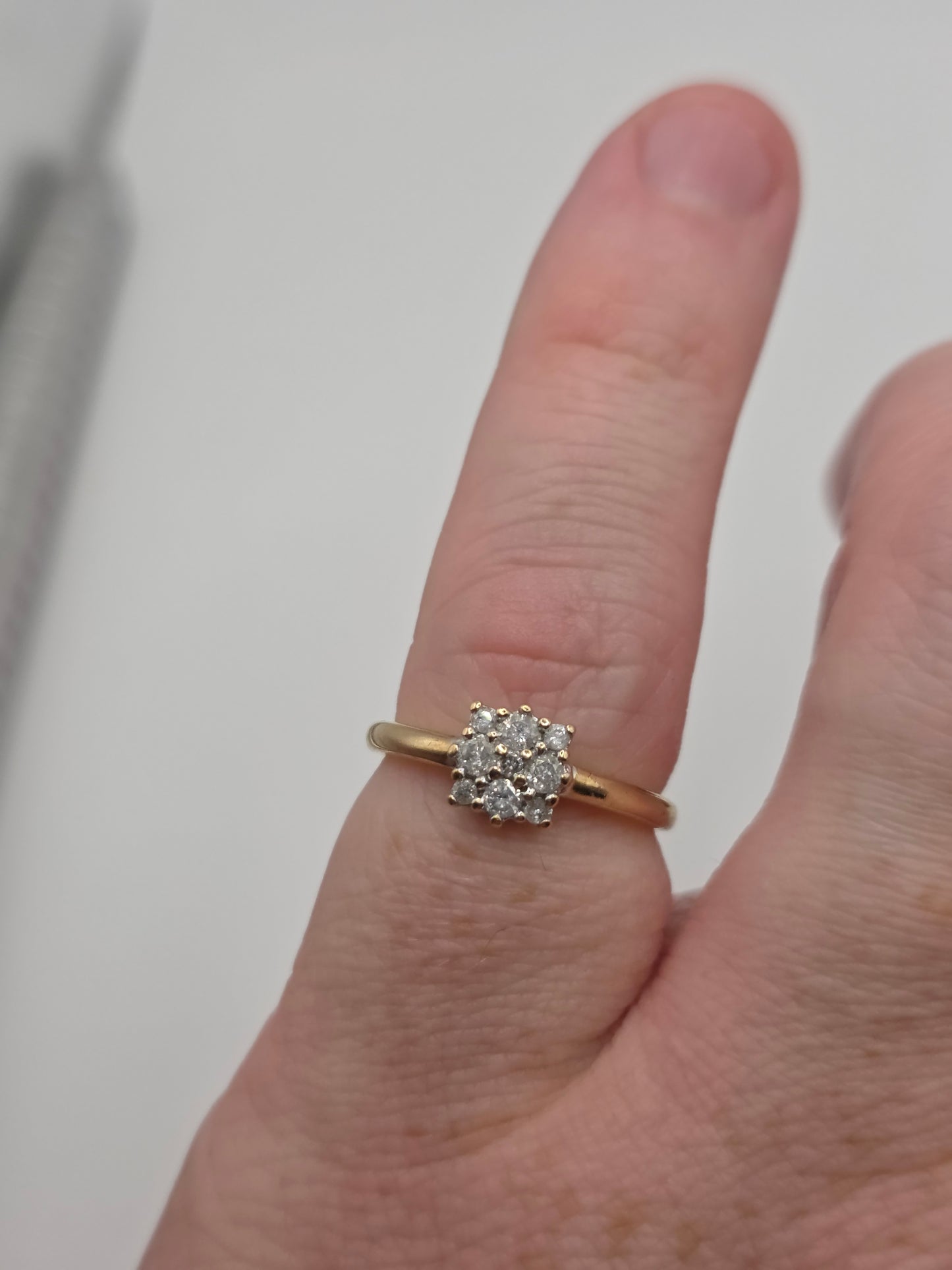 9ct gold diamond cluster ring