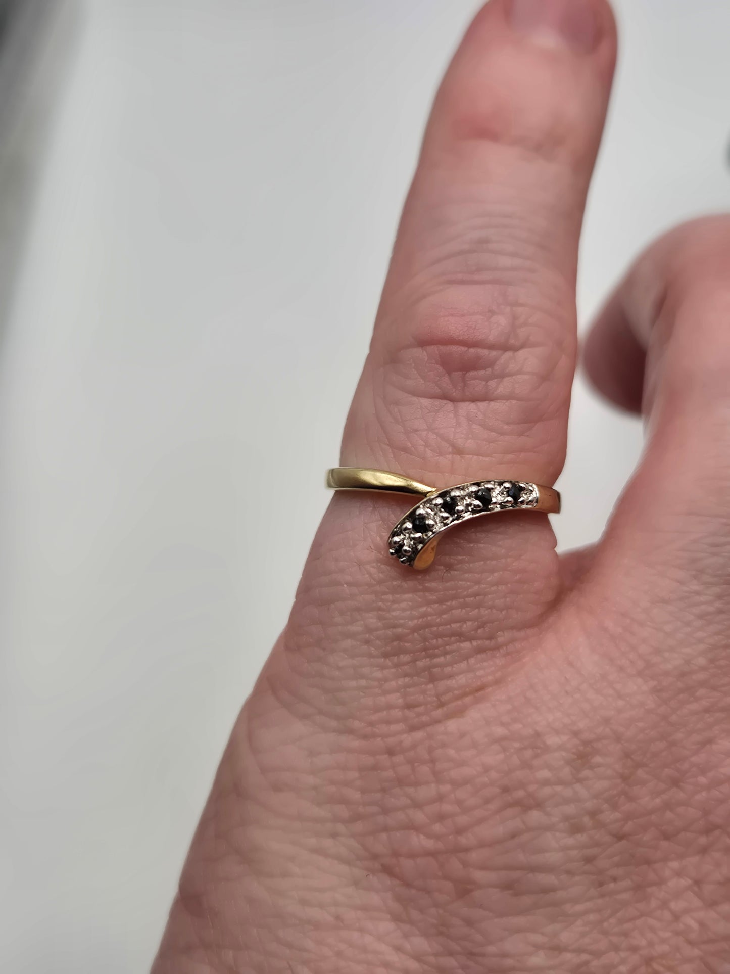 9ct gold sapphire and diamond ring