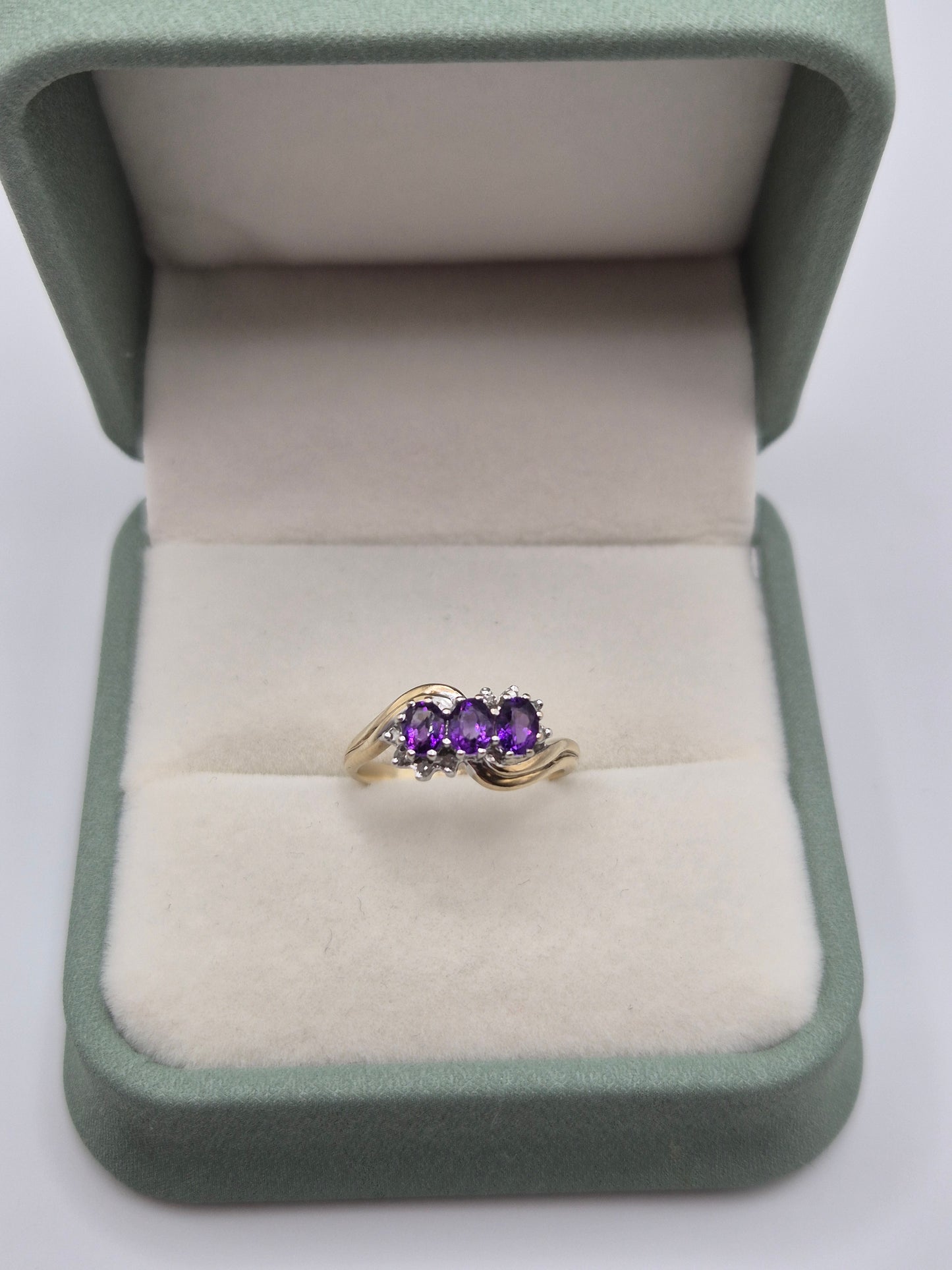 9ct gold amethysy and diamond ring