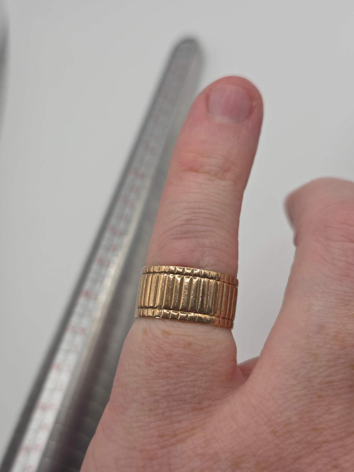 Heavy 9ct rose gold patterned band ring