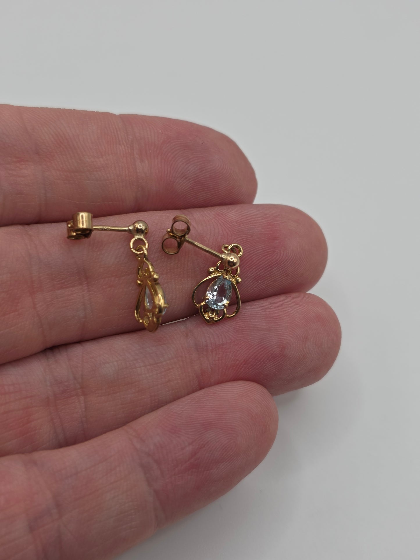 9ct gold aquamarine earrings