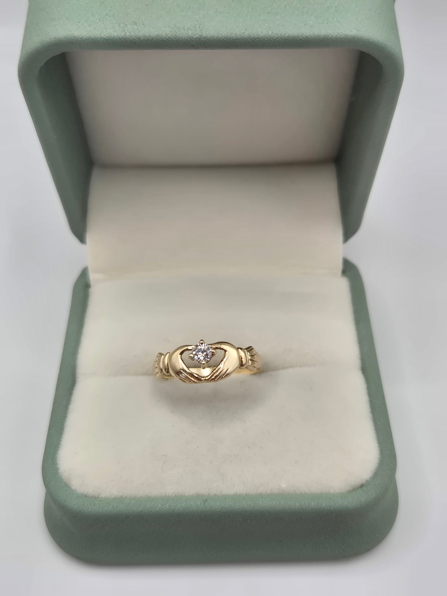 9ct gold cz claddagh ring