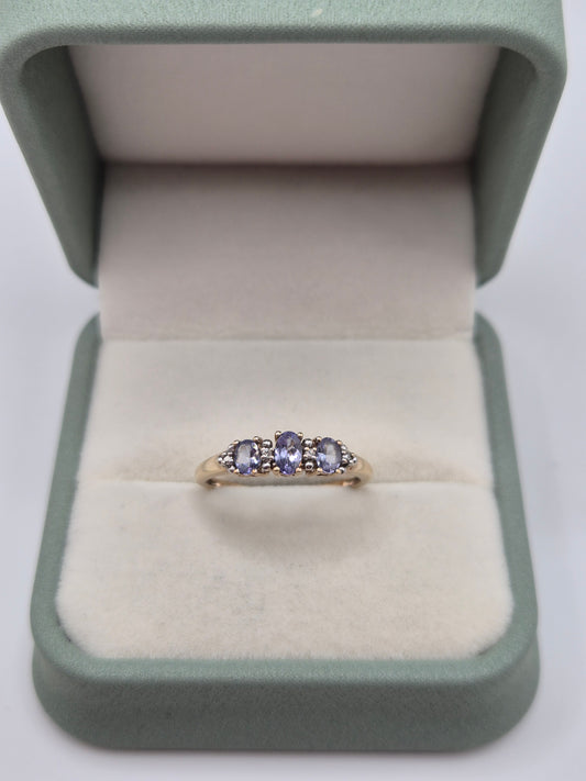 9ct gold tanzanite and diamond ring