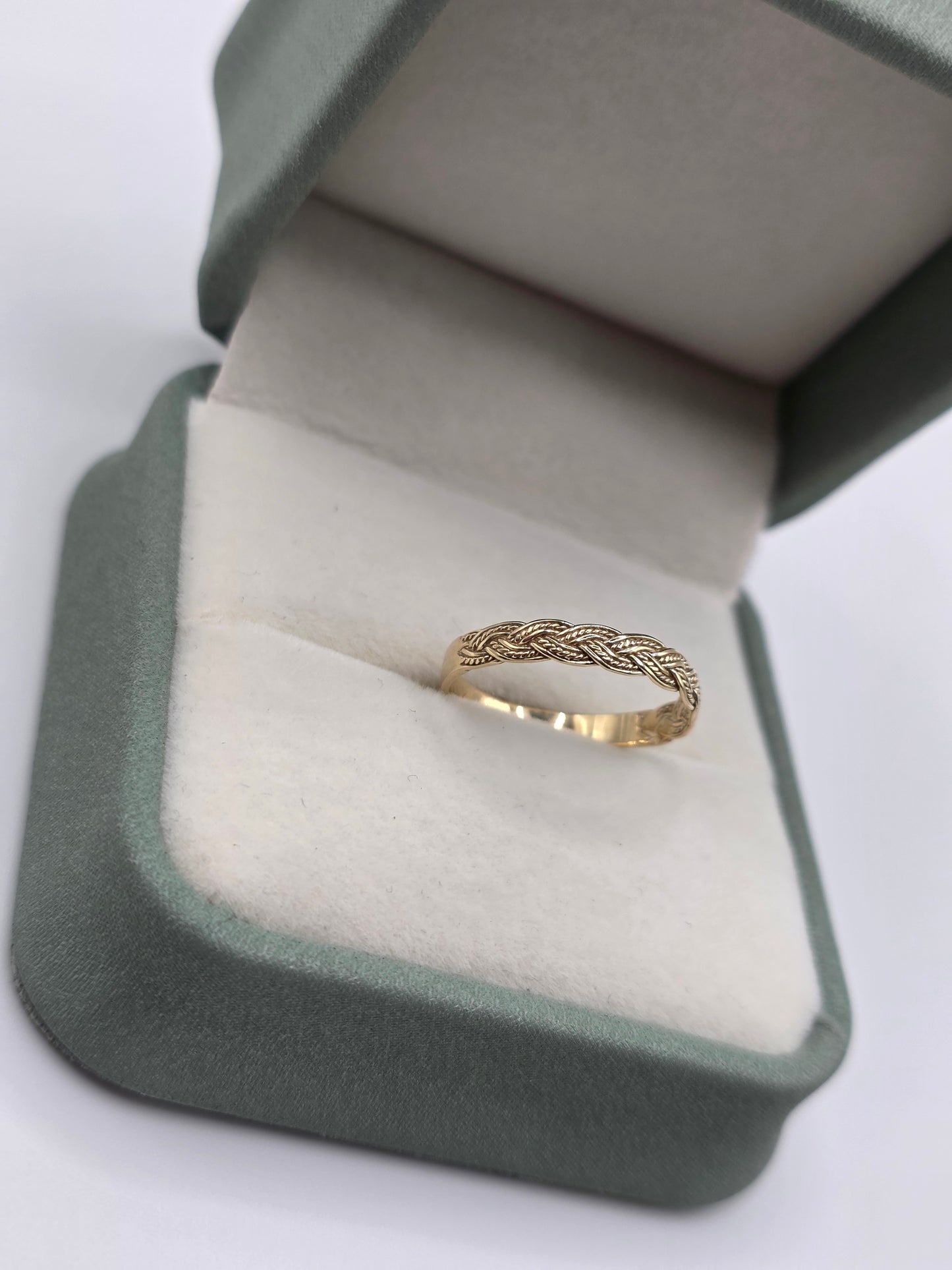 9ct gold ring