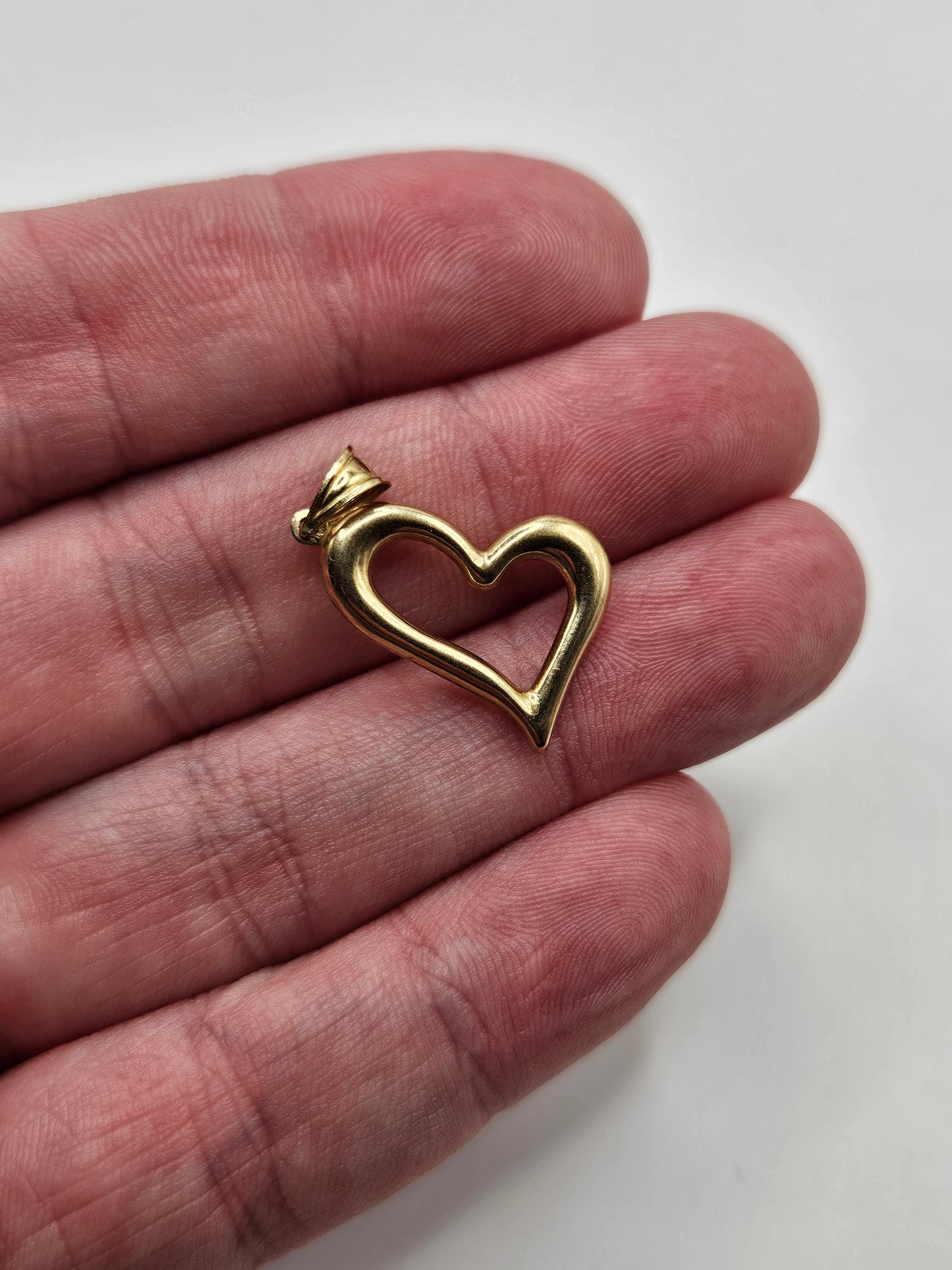 9ct gold heart pendant