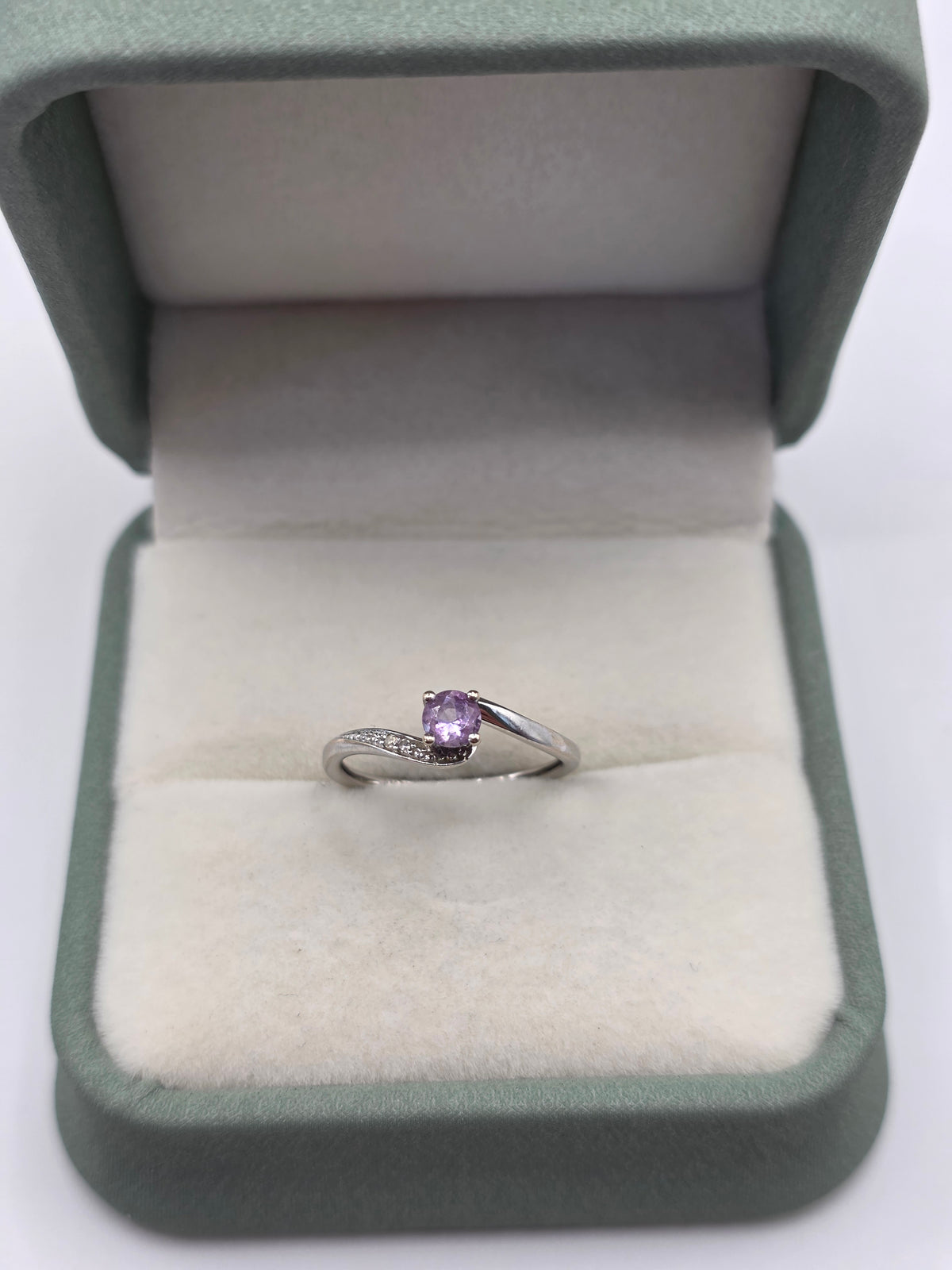 9ct white gold amethyst and diamond ring