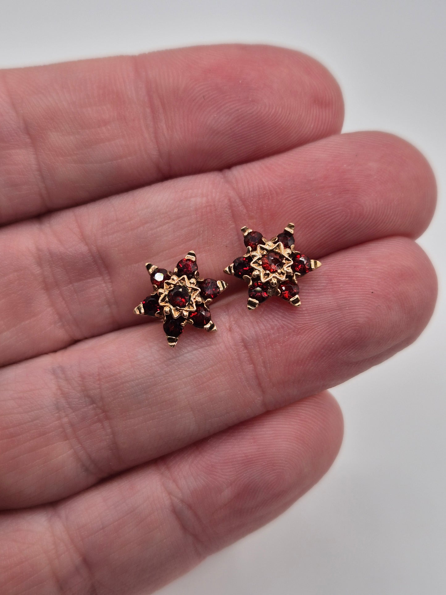 9ct gold garnet earrings