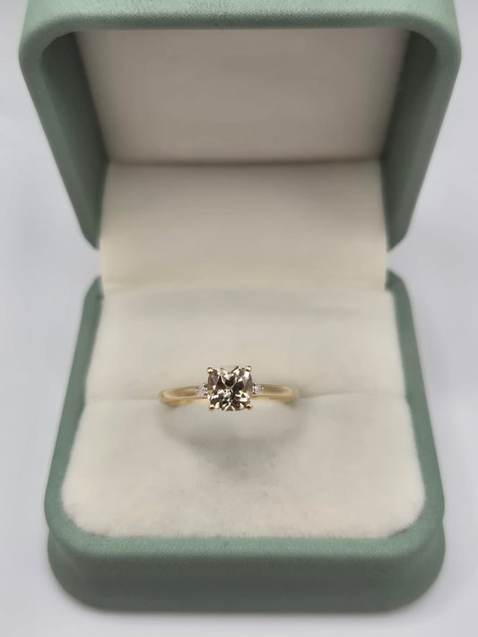 9ct gold quartz and diamond ring