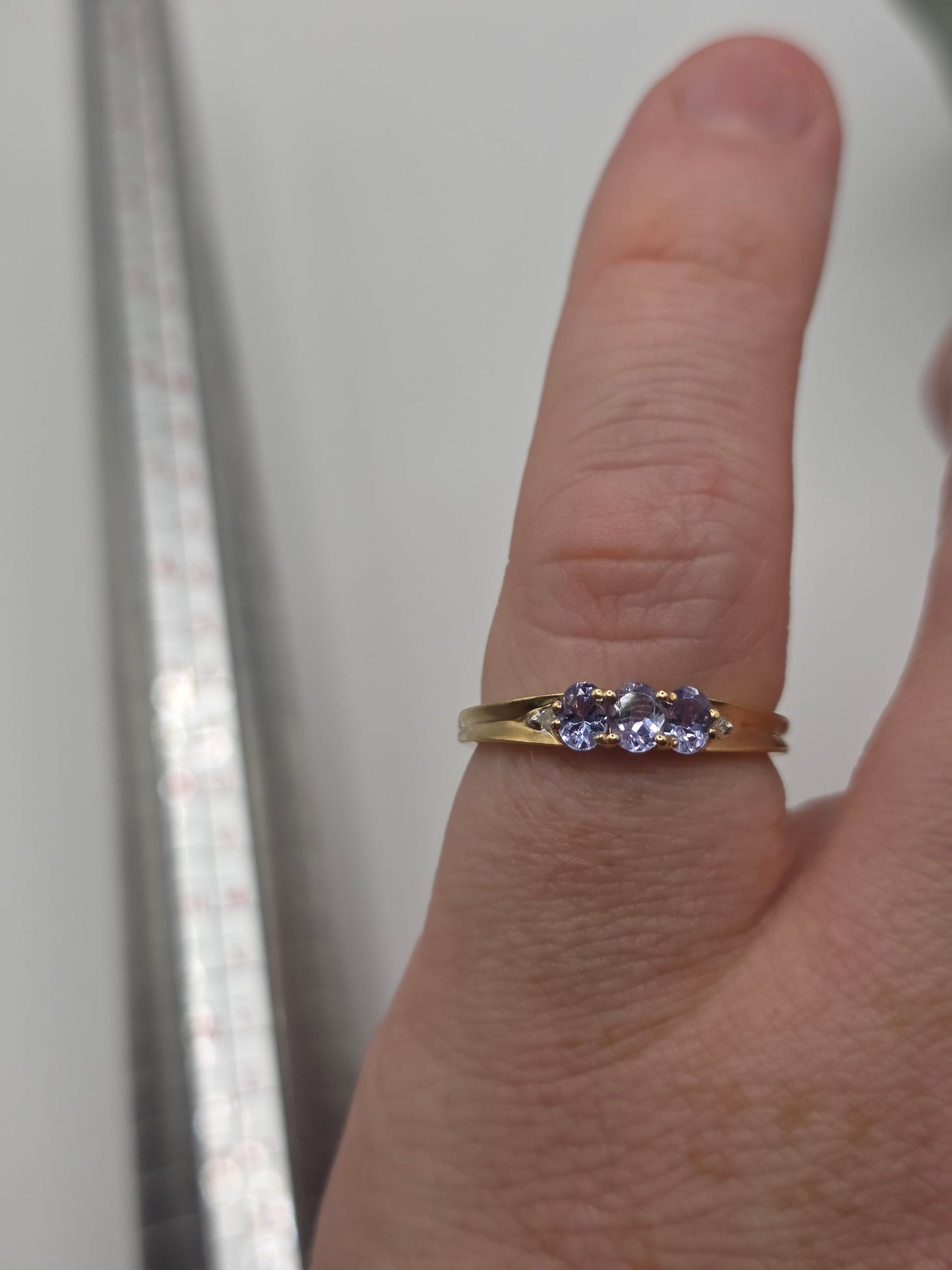 9ct gold tanzanite and diamond ring