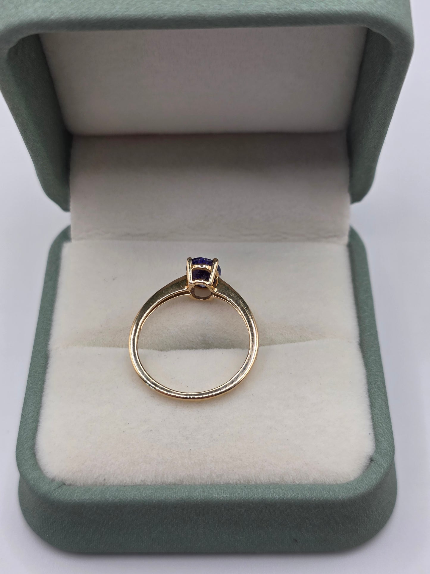 9ct gold tanzanite and diamond ring