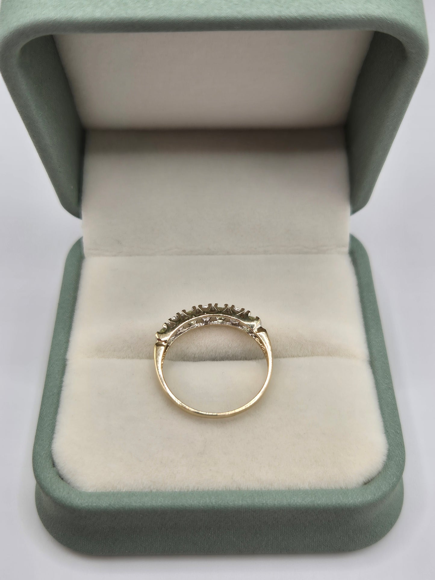 9ct gold peridot and diamond ring