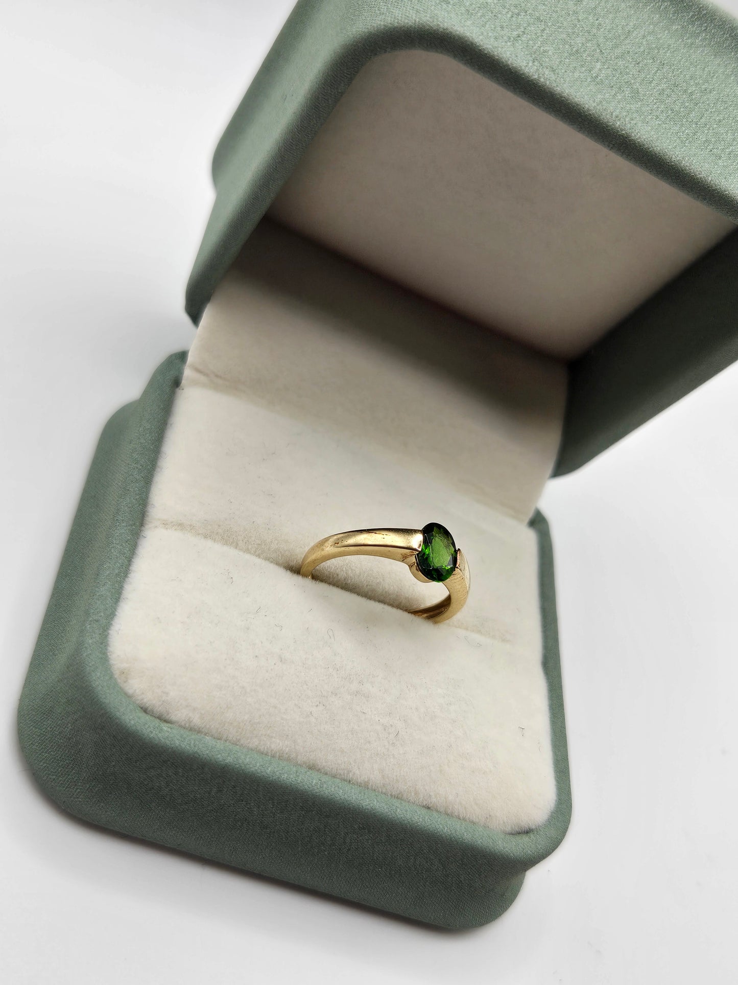 9ct gold diopside ring